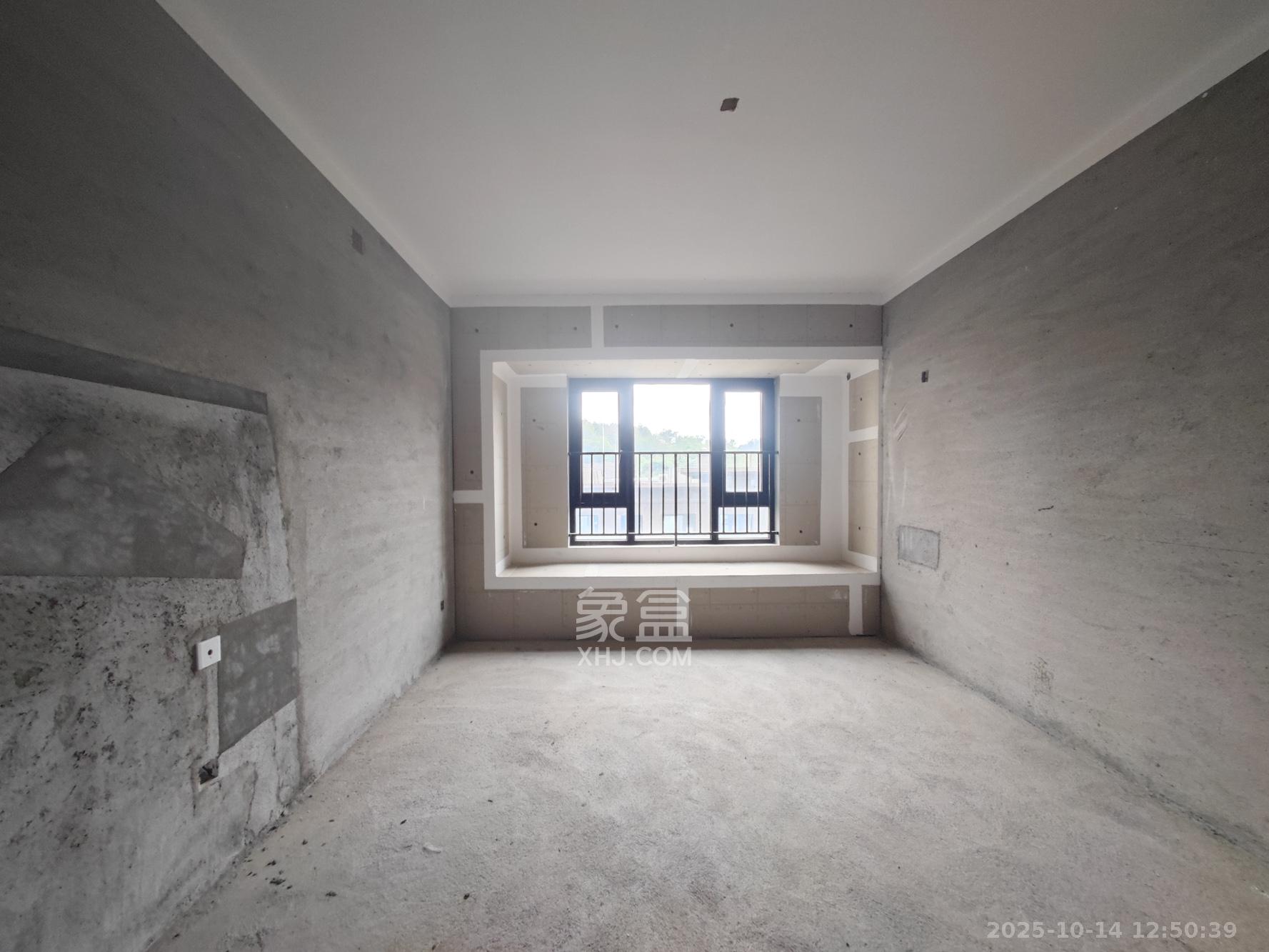 远洋红星天铂一期  3室2厅2卫    90.0万卧室