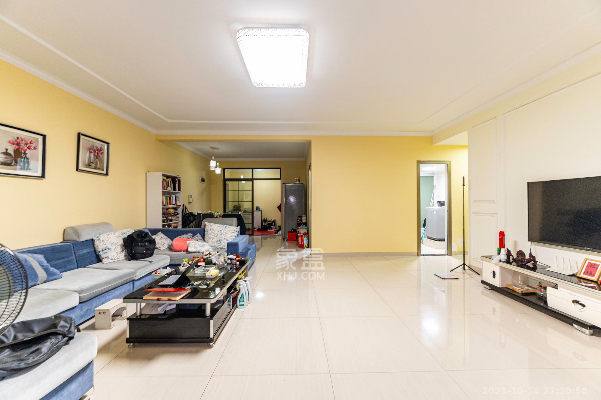 好望谷  4室2厅2卫    89.9万客厅