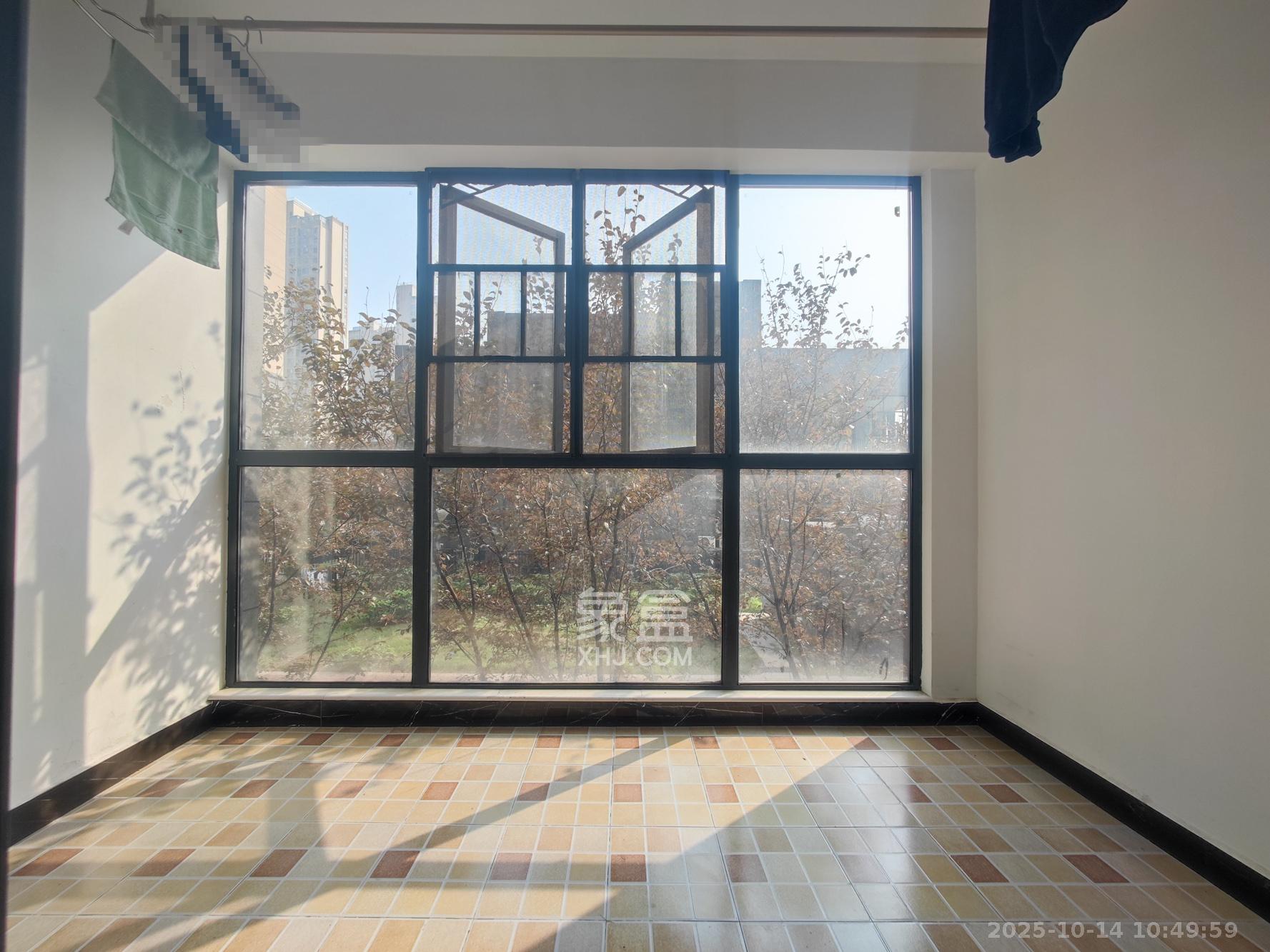 西湖鸿运佳苑 3室2厅2卫 70.0万 西湖鸿运佳苑 3室2厅2卫 70.0万阳台