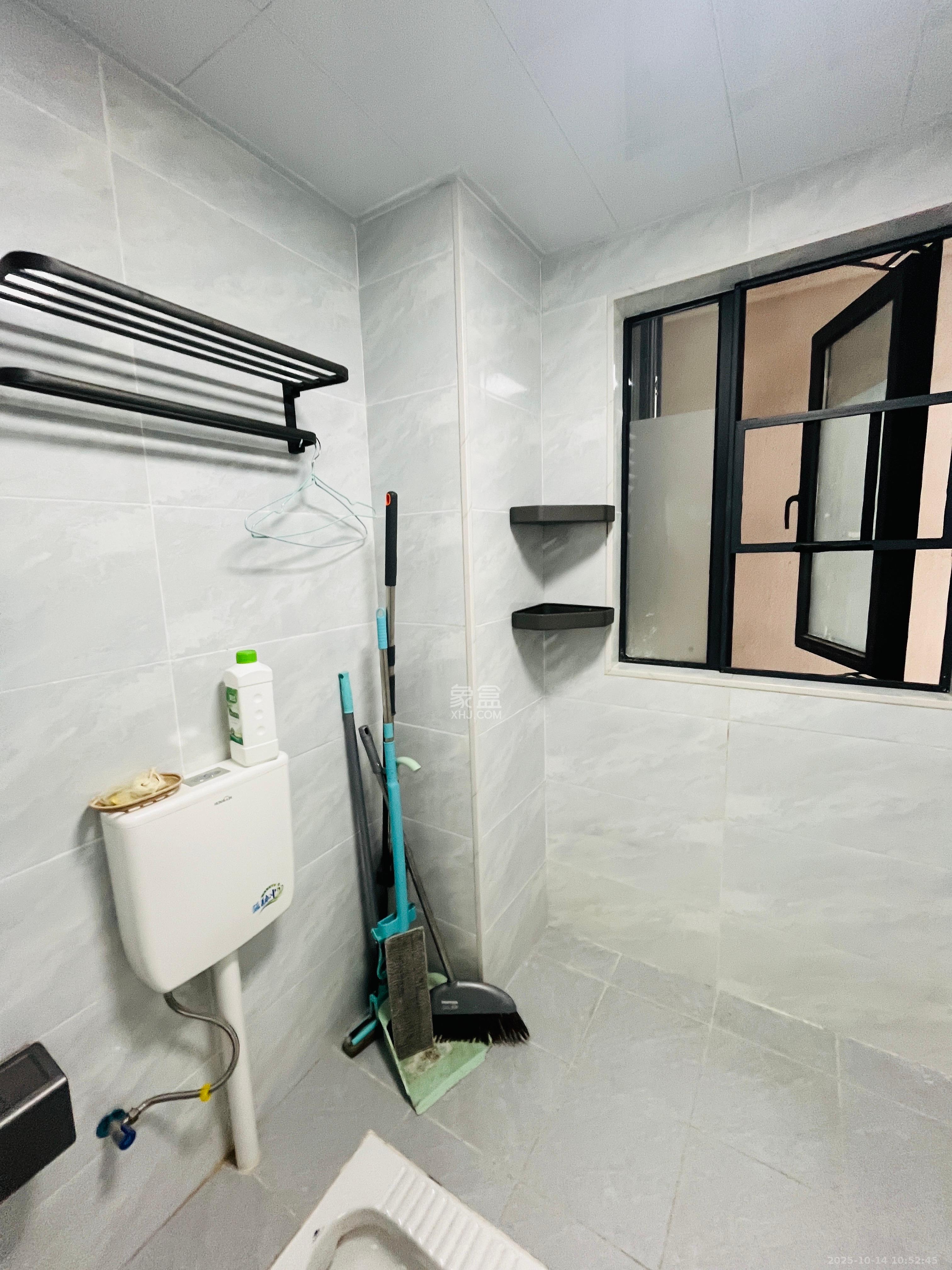 麓谷山湖郡  4室2厅2卫    2800.0元/月室内图