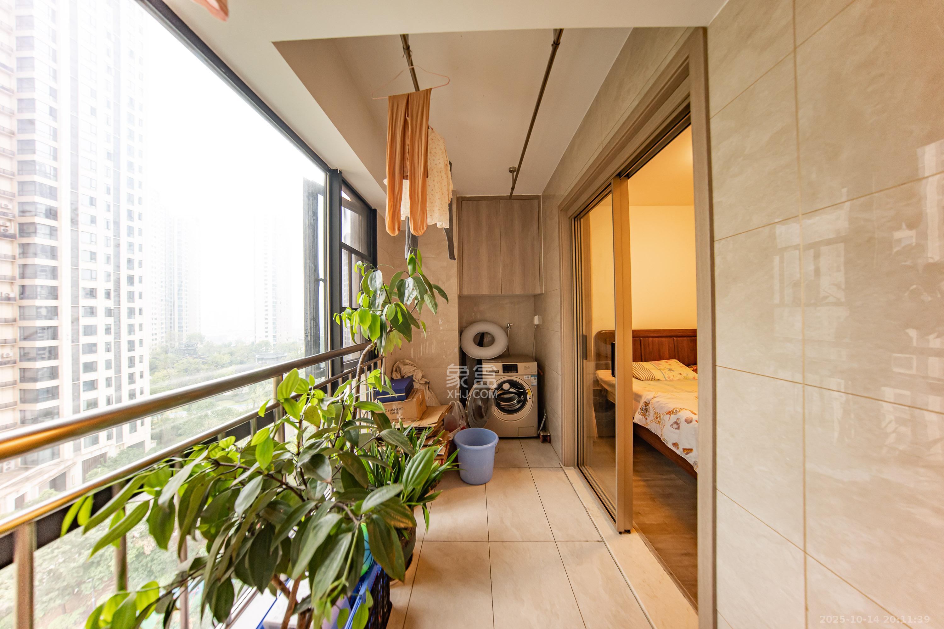 建投象山国际  4室2厅2卫    185.0万阳台