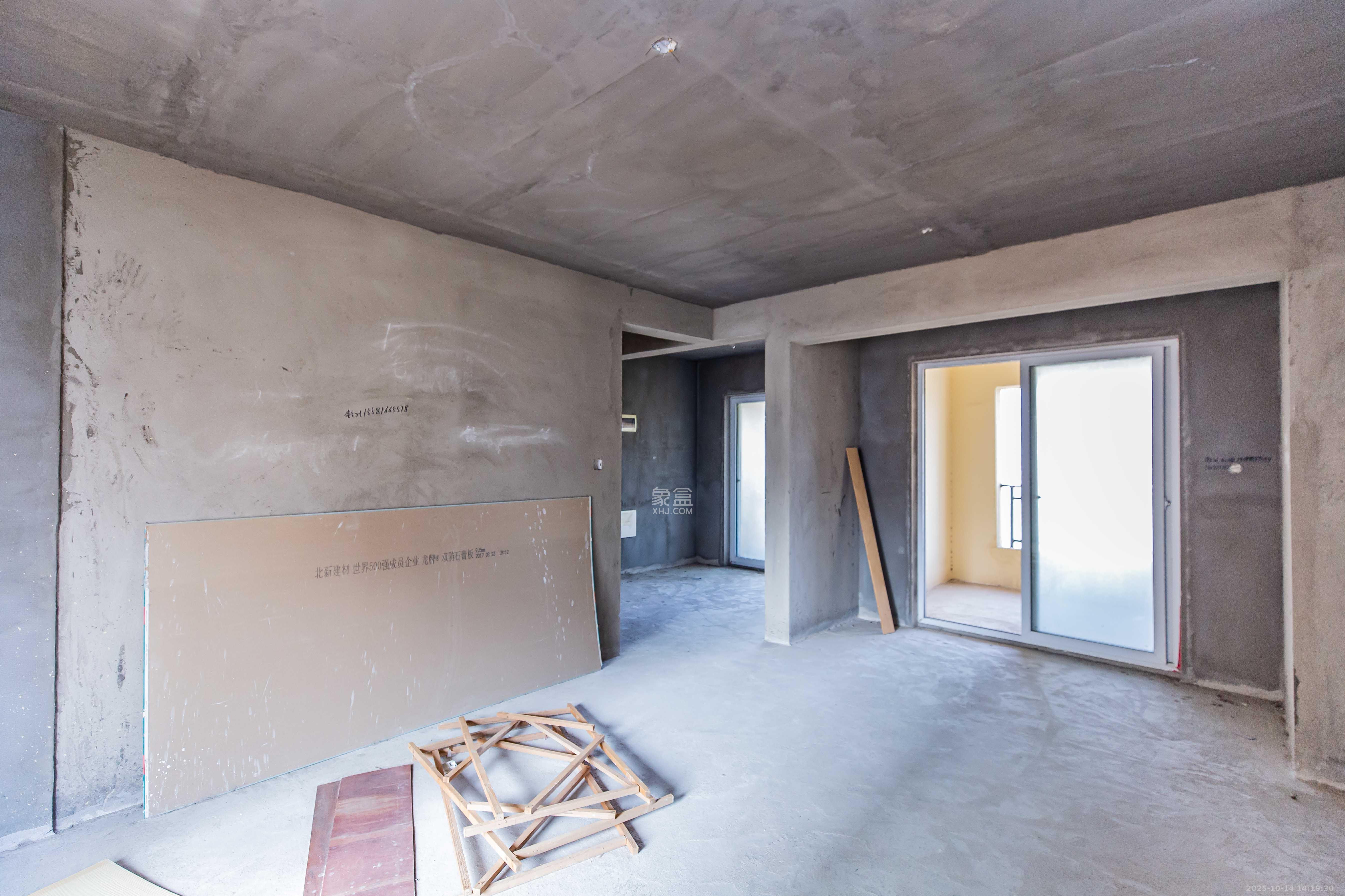 天麓尚层  4室2厅2卫    115.0万 天麓尚层  4室2厅2卫    115.0万客厅