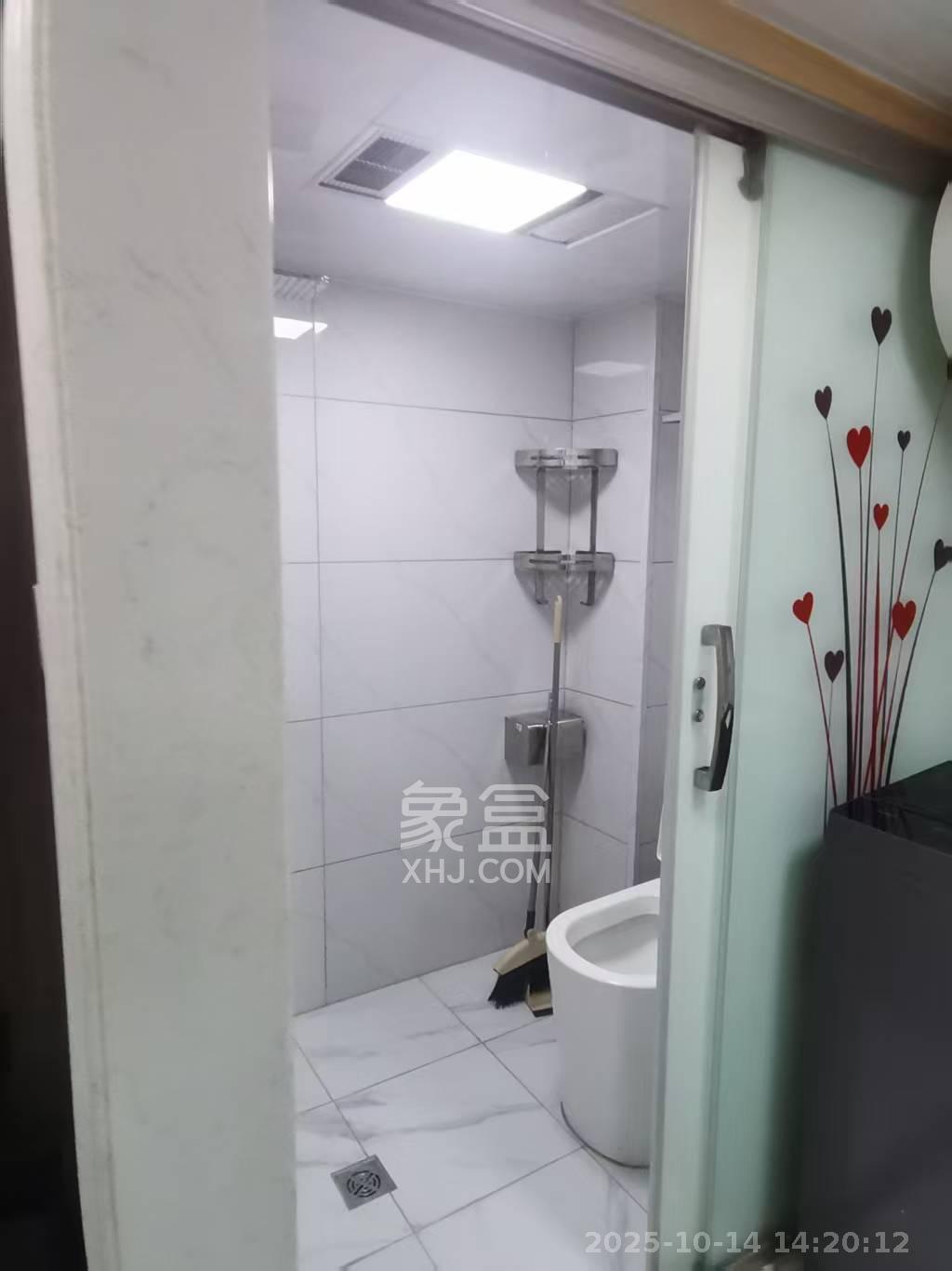 长房时代小镇  2室1厅2卫    2100.0元/月室内图