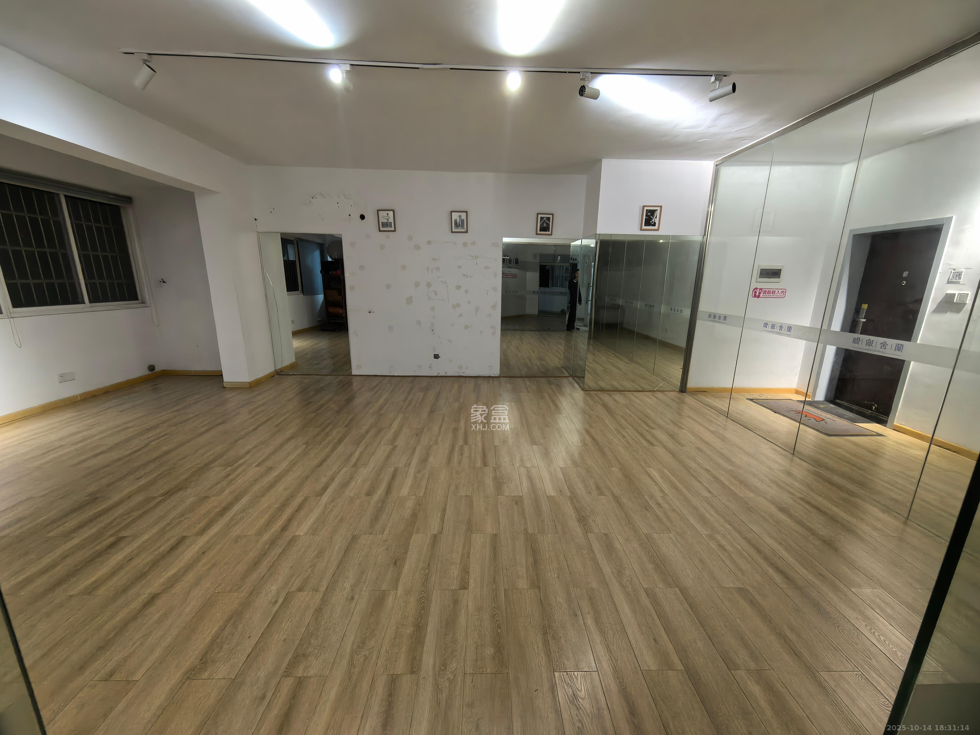麓山才苑  4室2厅1卫    3500.0元/月