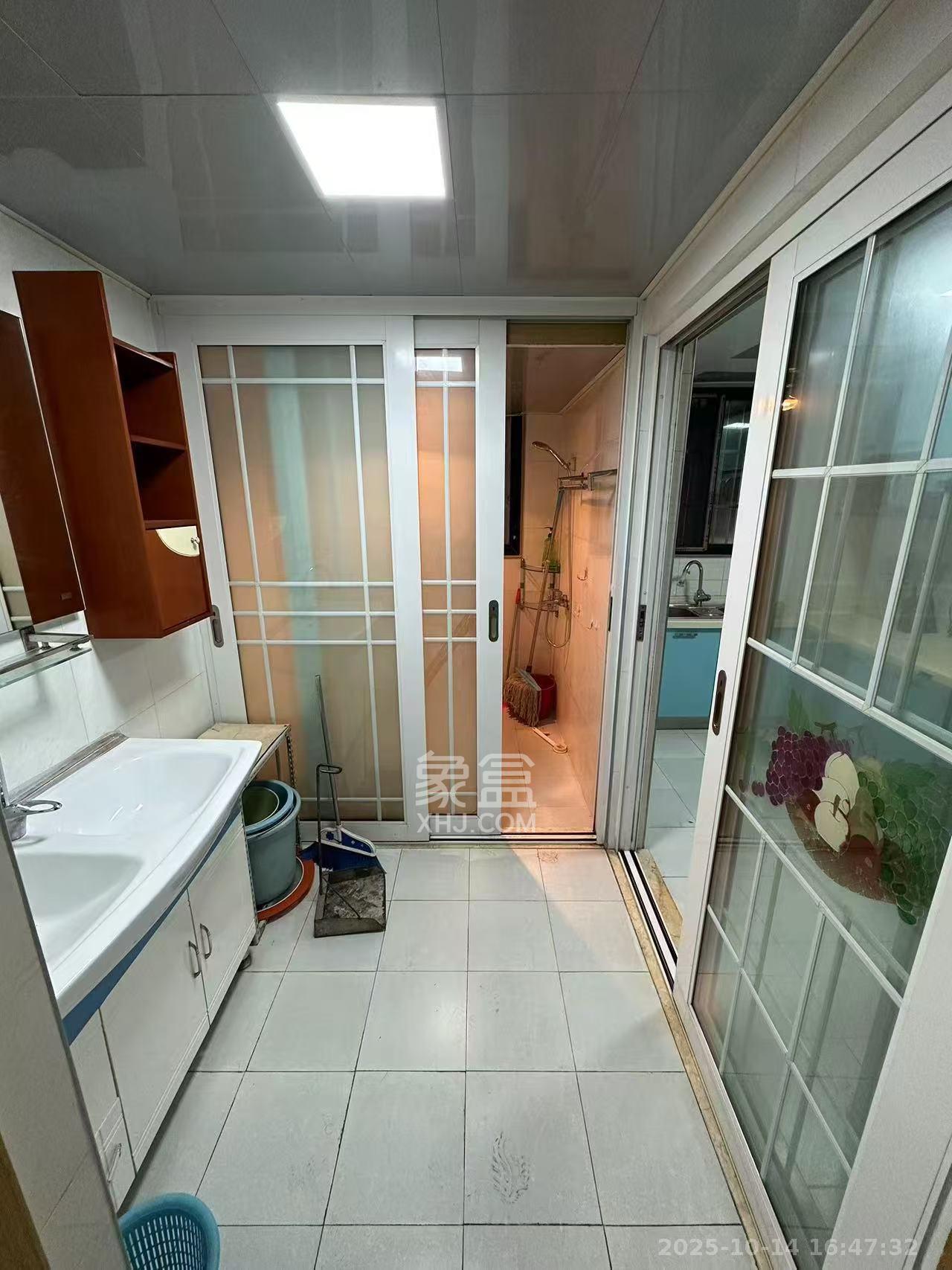 佳阳悦景馨都 3室2厅2卫 2500.0元/月 佳阳悦景馨都 3室2厅2卫 2500.0元/月室内图