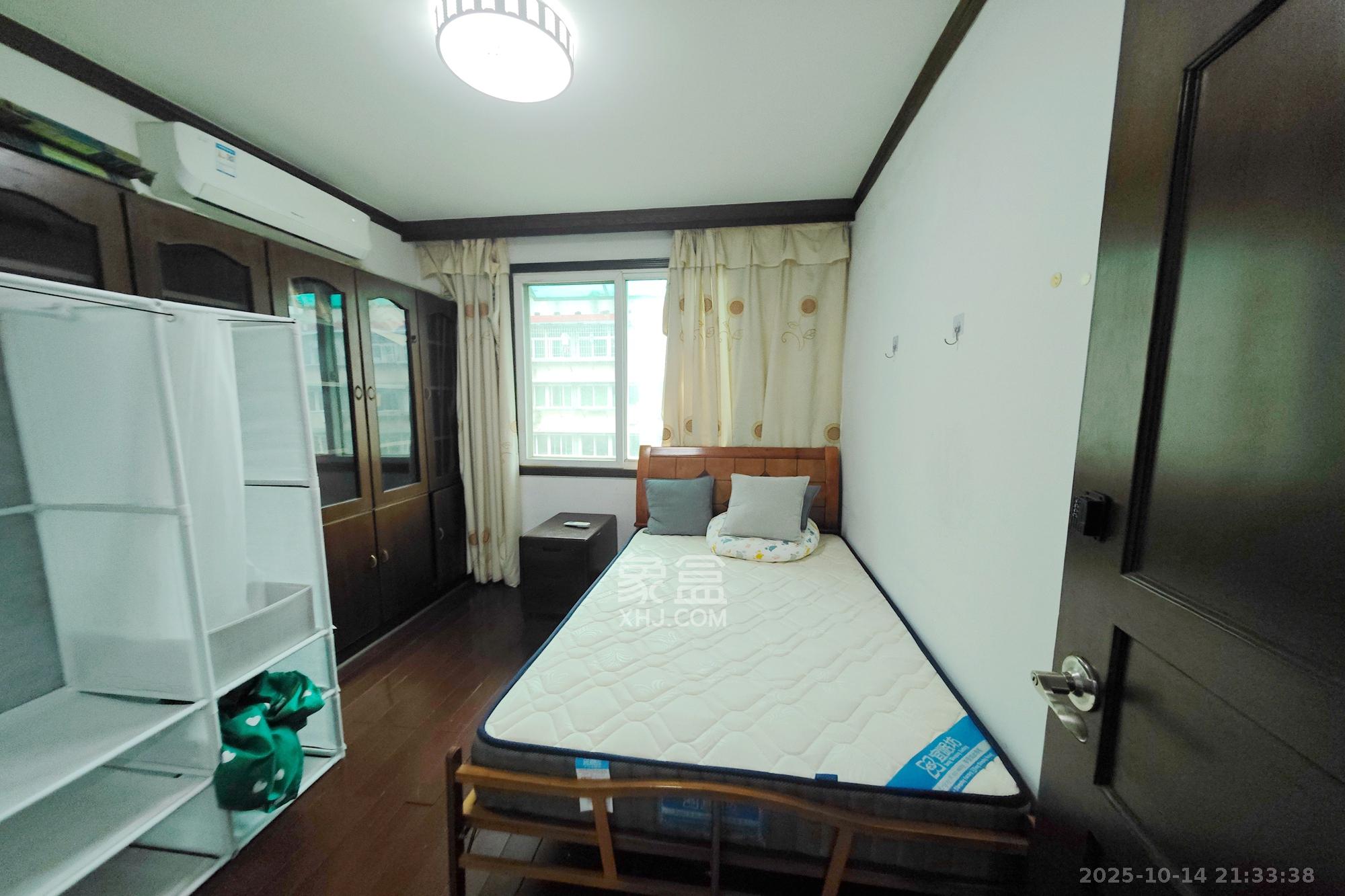 梨子山社区长电宿舍 3室2厅2卫 88.0万 梨子山社区长电宿舍 3室2厅2卫 88.0万卧室