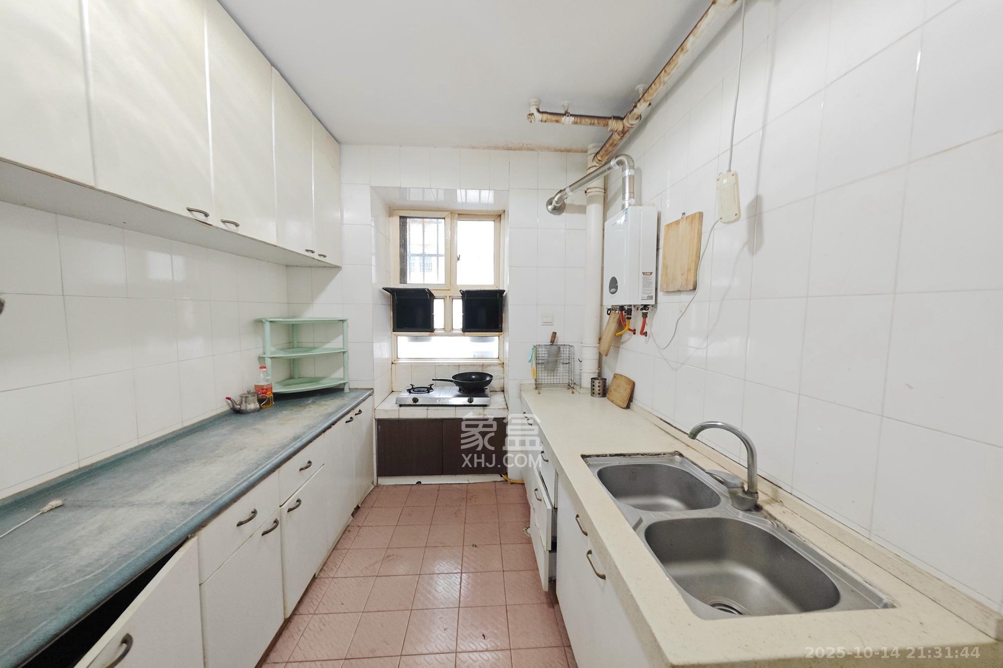 金地社区  3室2厅2卫    85.0万厨房