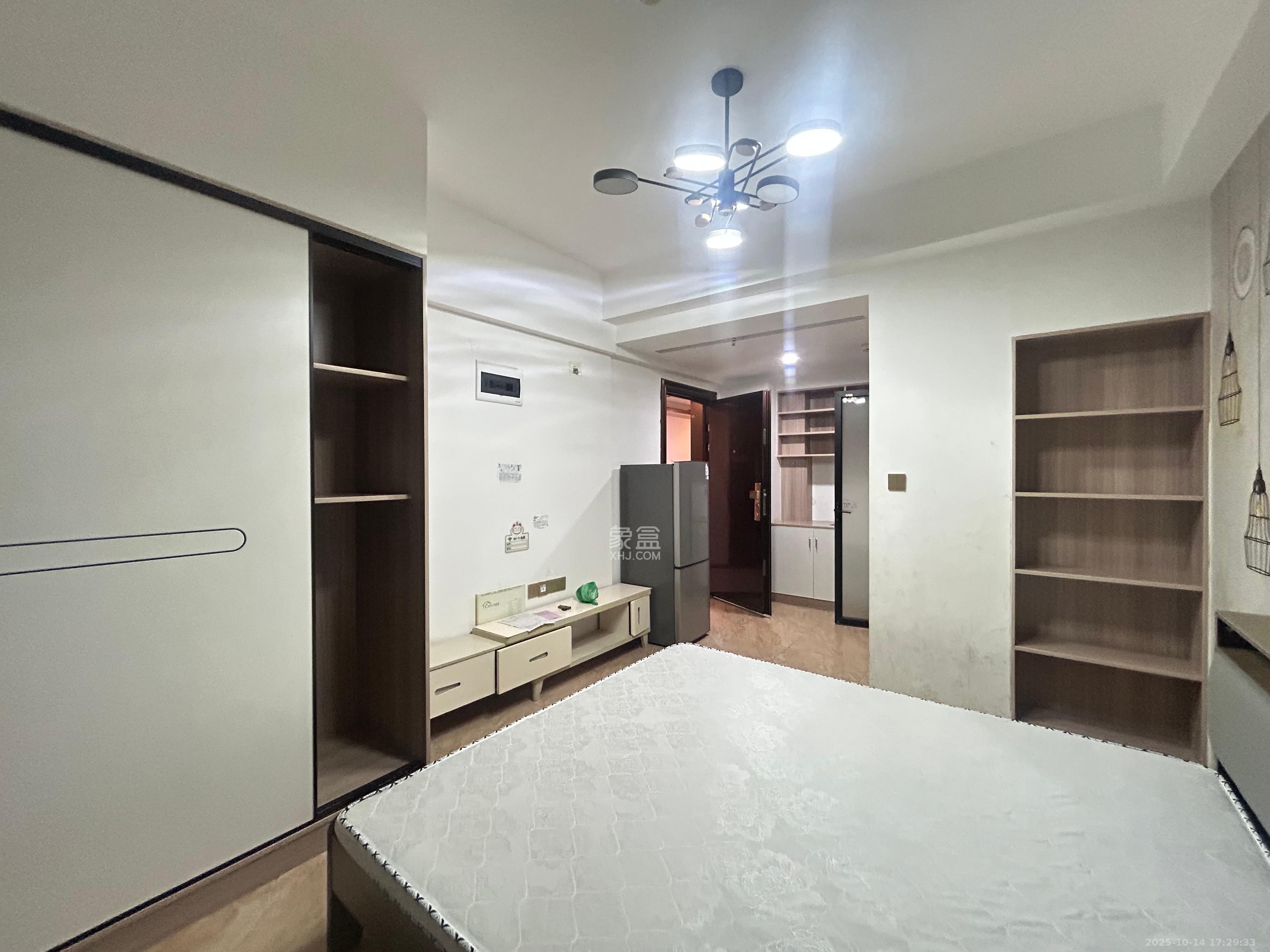 复地星光天地  1室0厅0卫    1400.0元/月 复地星光天地  1室0厅0卫    1400.0元/月