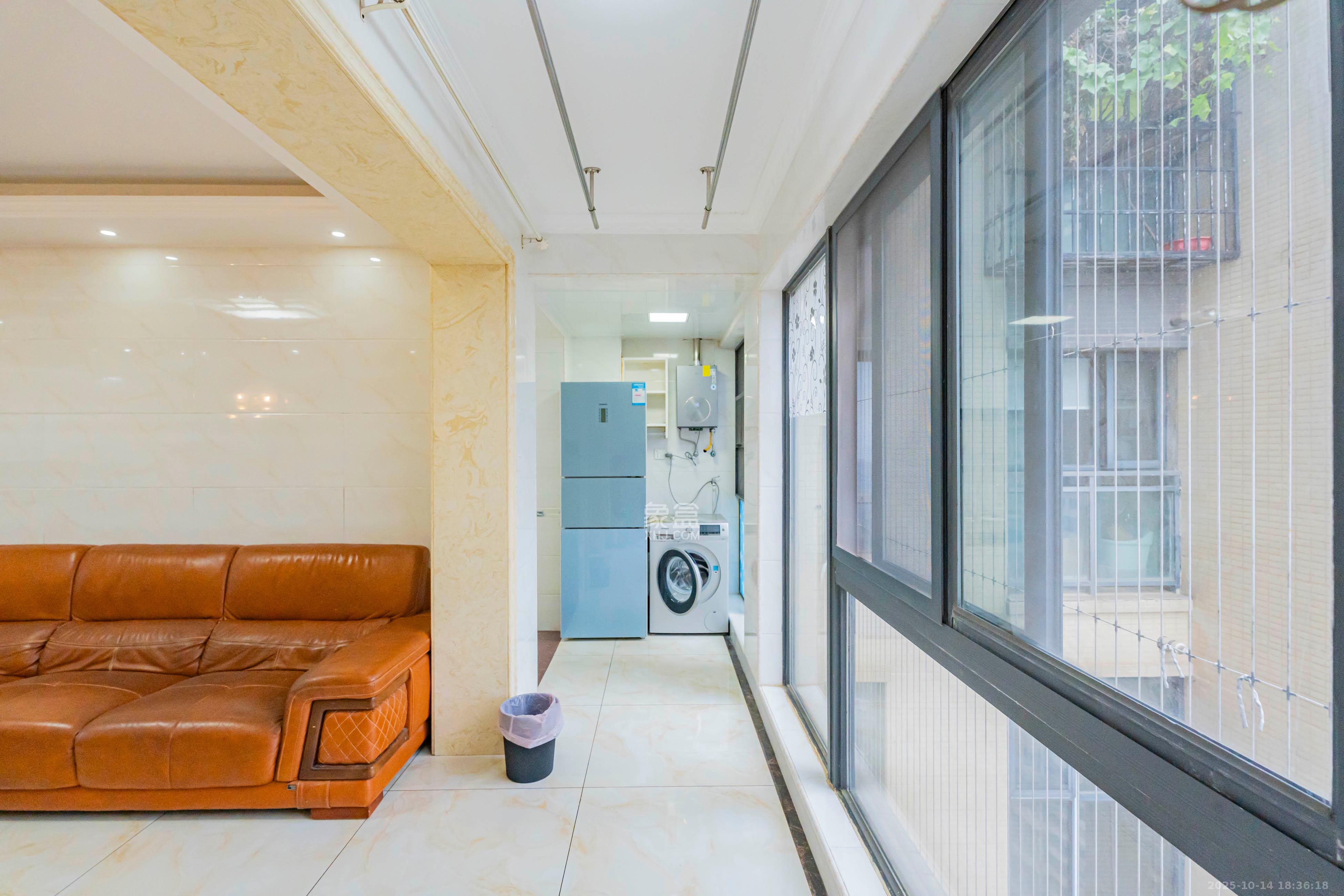 天健壹平方英里（天健芙蓉盛世二期）  4室2厅2卫    200.0万阳台