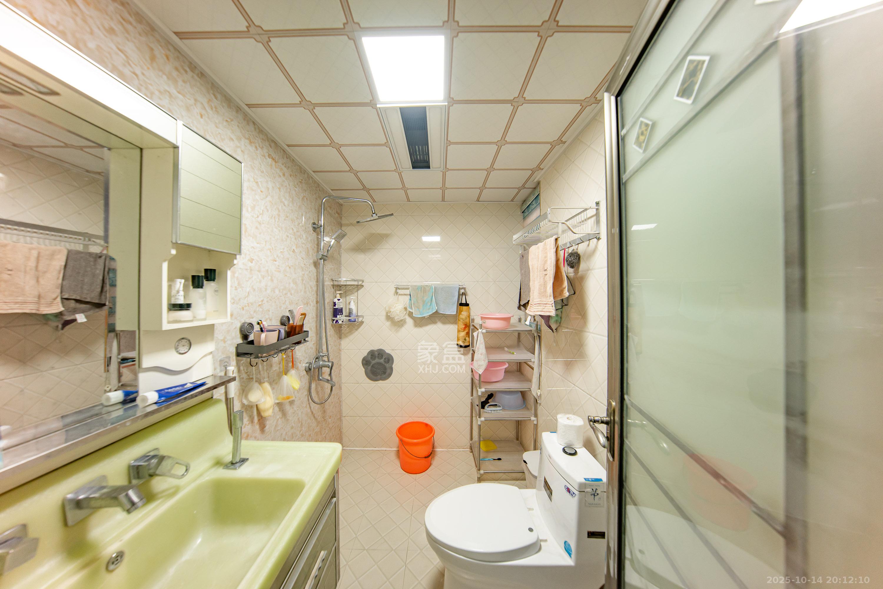 卓越麓山别墅（麓山峰境产权麓山花苑）  3室2厅2卫    70.88万卫生间