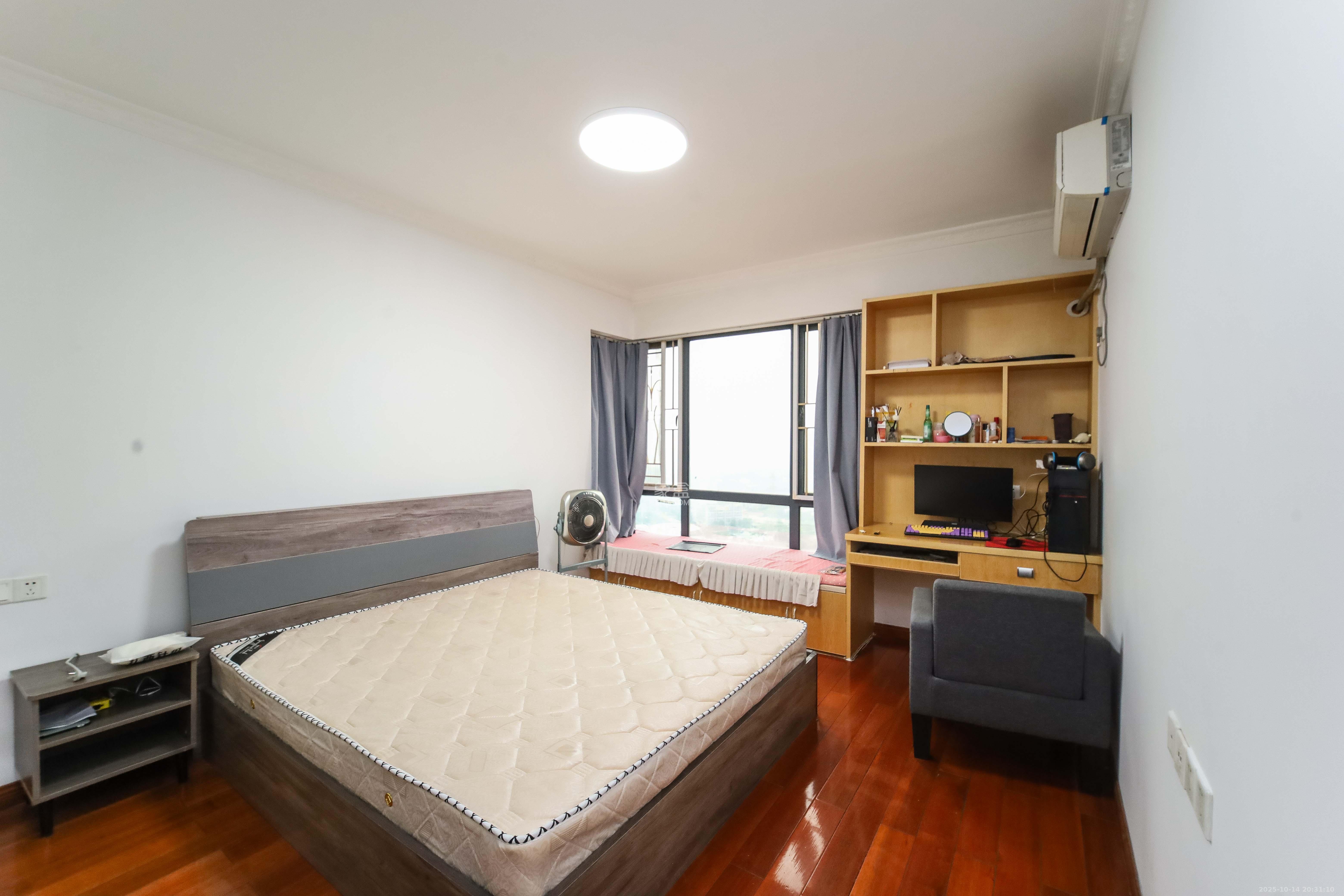 江河双水湾  3室2厅2卫    91.0万卧室