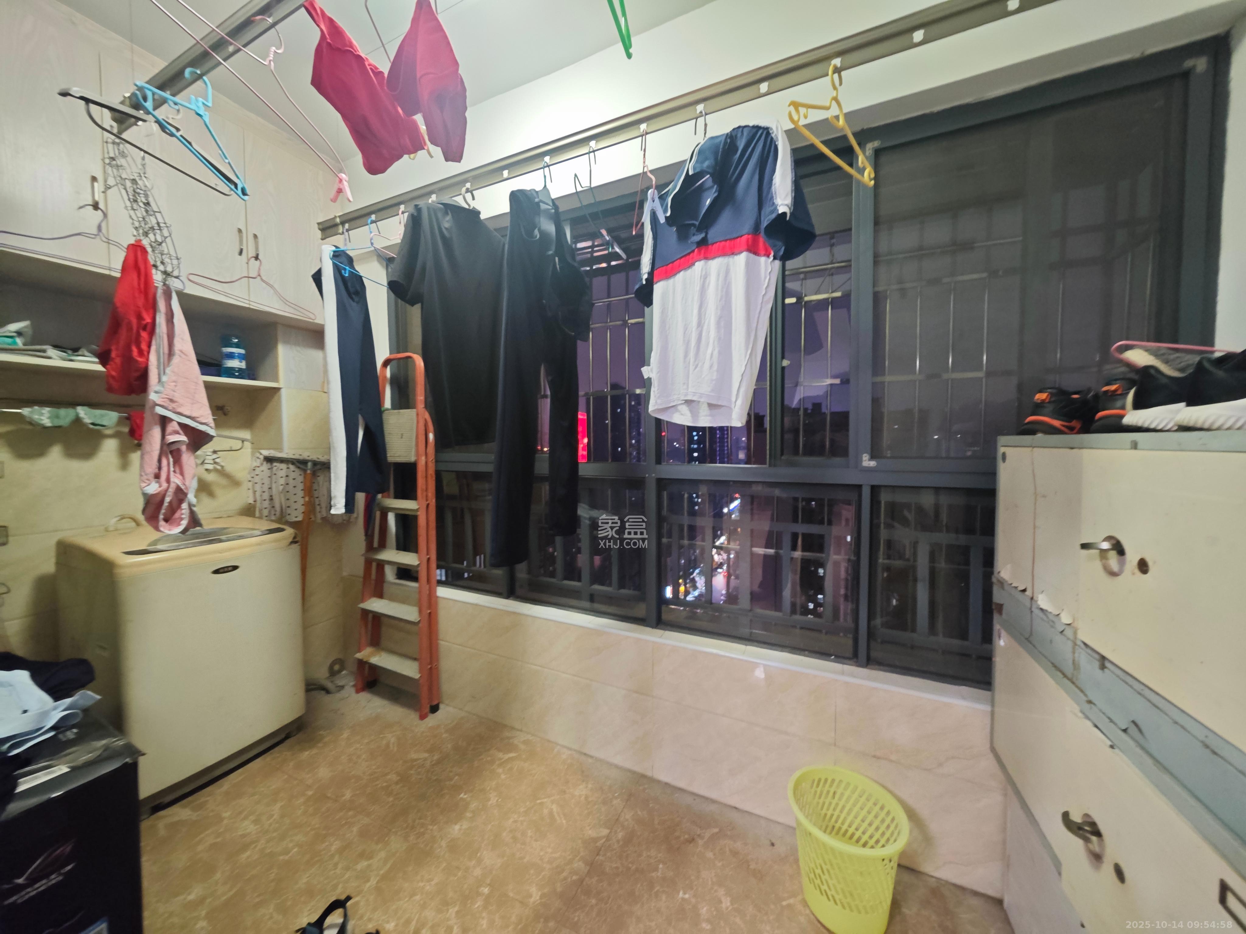 上峰苑(兰亭玥岛) 2室2厅1卫 2200.0元/月 上峰苑(兰亭玥岛) 2室2厅1卫 2200.0元/月室内图