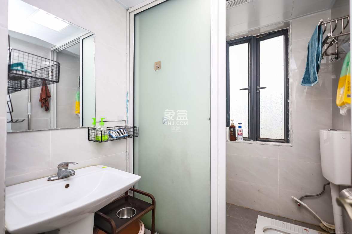 西城龙庭 2室2厅1卫 80.0万 西城龙庭 2室2厅1卫 80.0万卫生间