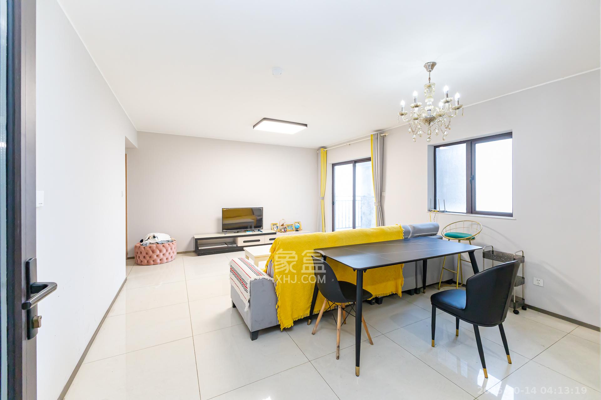 时代倾城二期  3室2厅2卫    109.8万客厅