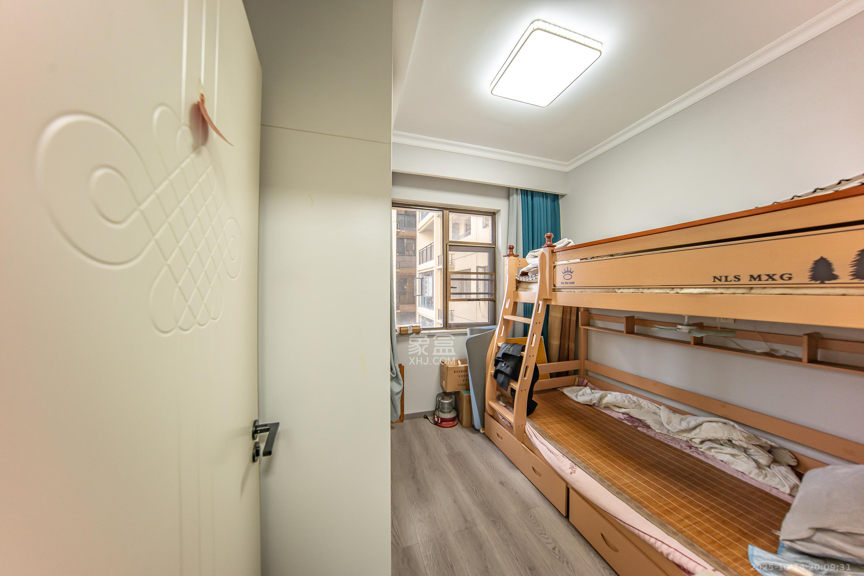 江山帝景雅典  1室0厅0卫    107.8万卧室