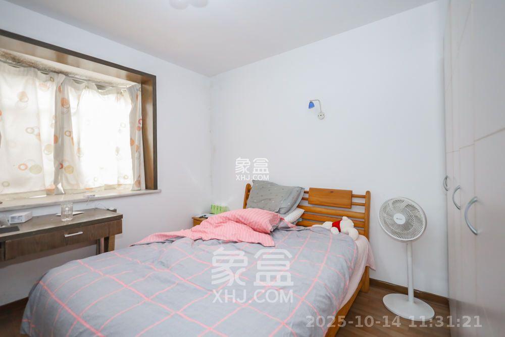 雄海花园  3室2厅2卫    2400.0元/月室内图