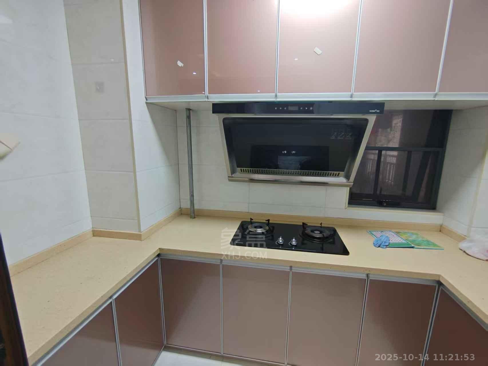 春藤小镇 3室2厅2卫 1700.0元/月 春藤小镇 3室2厅2卫 1700.0元/月室内图