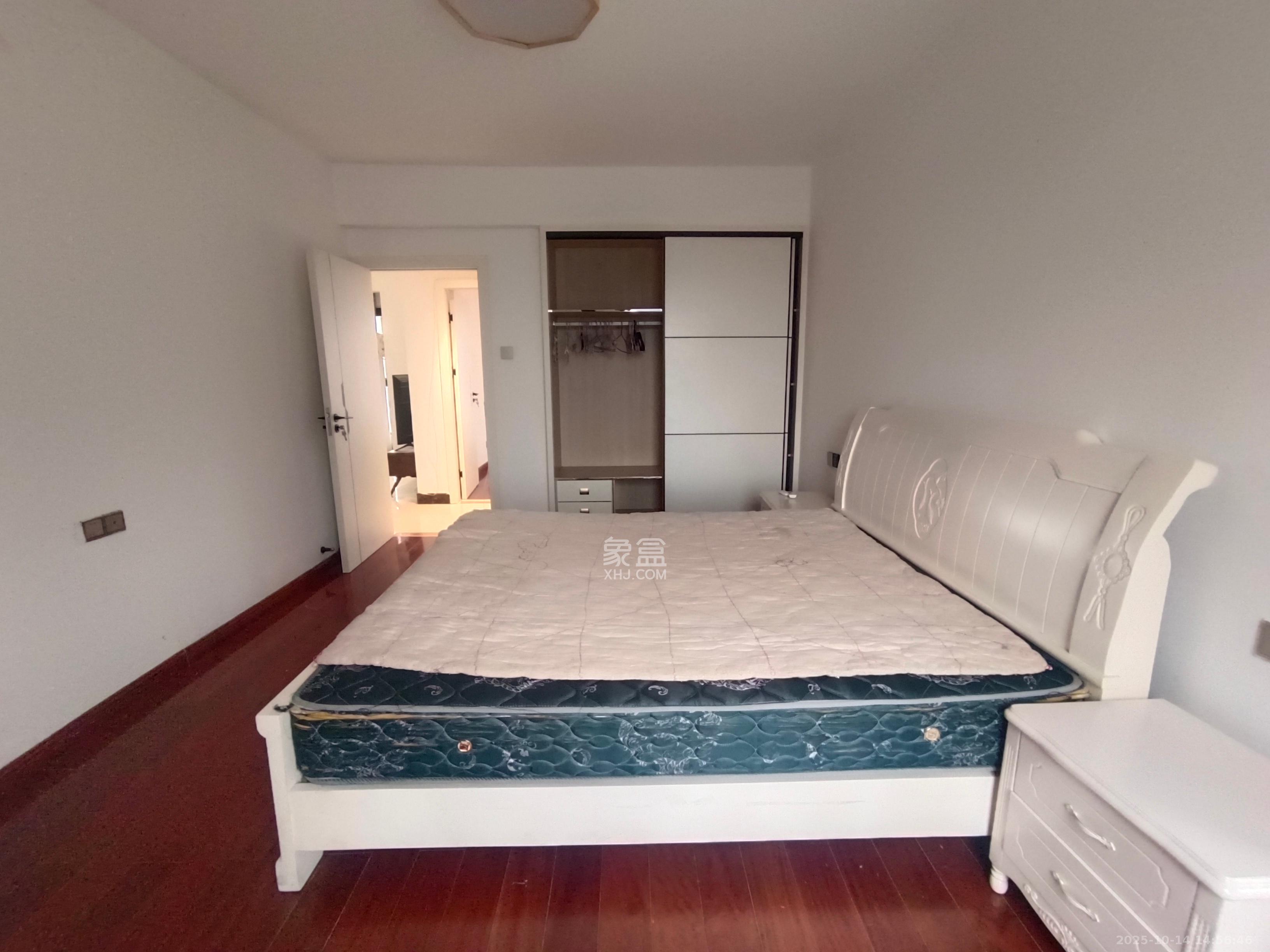 银港水晶城  3室2厅1卫    2700.0元/月 银港水晶城  3室2厅1卫    2700.0元/月室内图