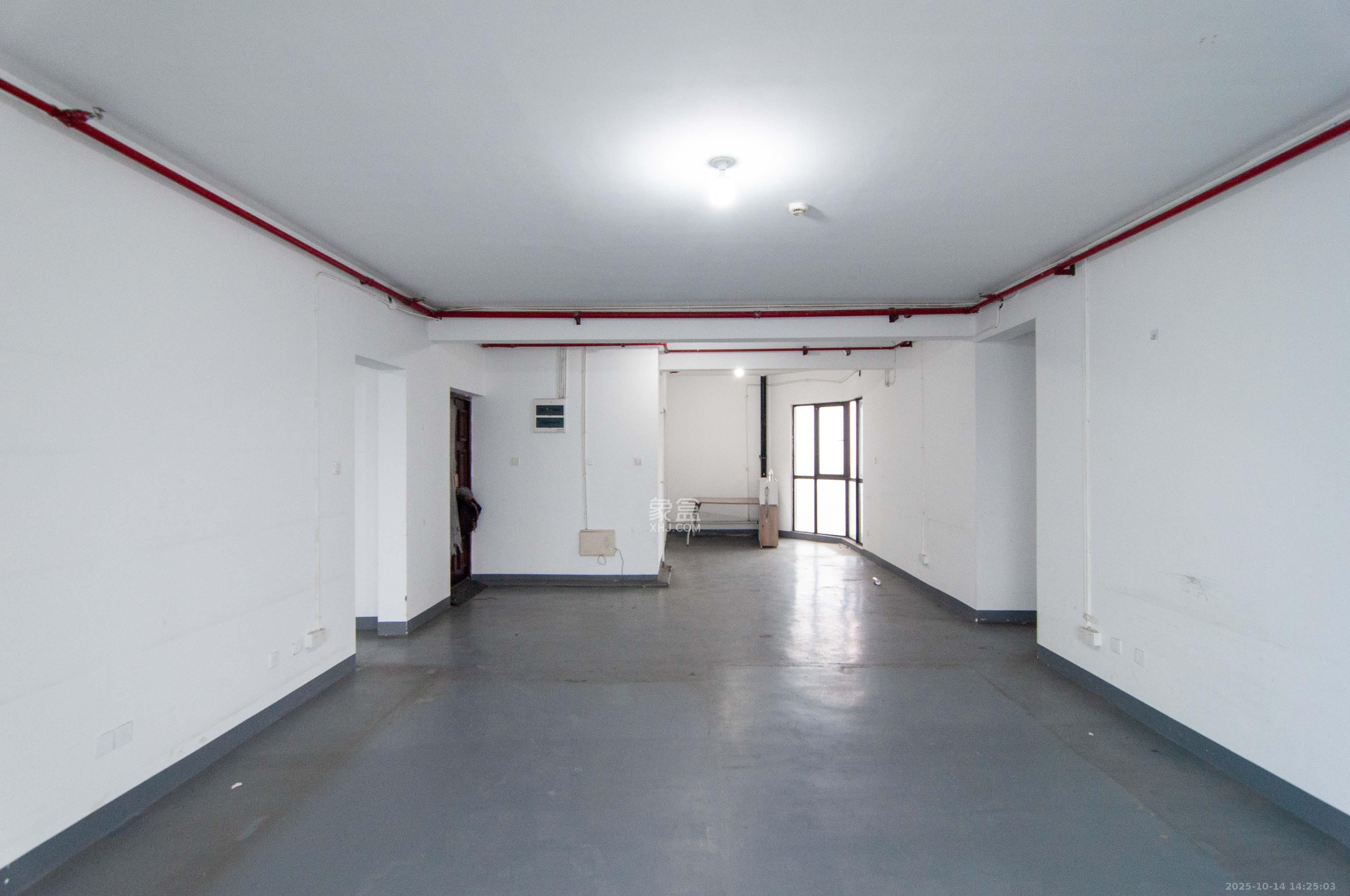 达美溪湖湾 4室2厅2卫 420.0万 达美溪湖湾 4室2厅2卫 420.0万客厅