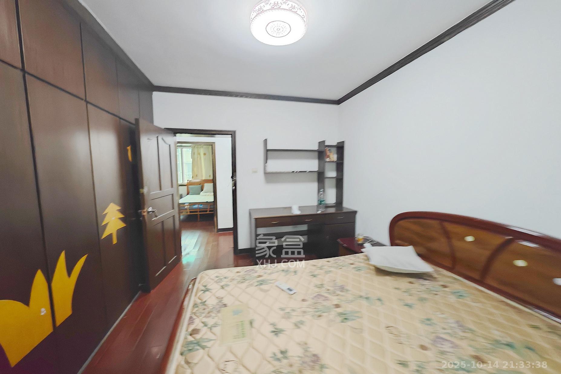 梨子山社区长电宿舍 3室2厅2卫 88.0万 梨子山社区长电宿舍 3室2厅2卫 88.0万卧室