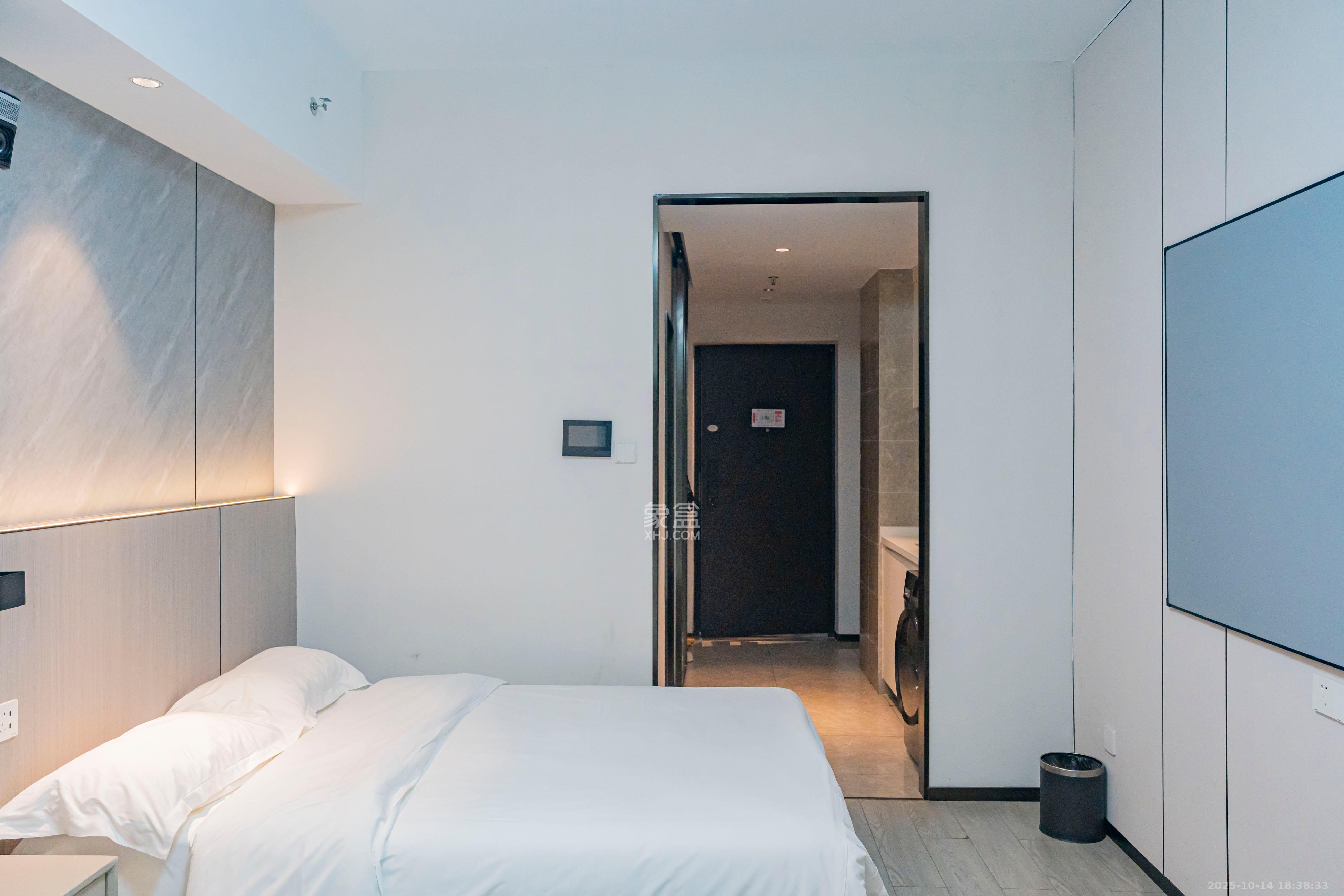 华润置地中心  1室1厅1卫    44.0万卧室