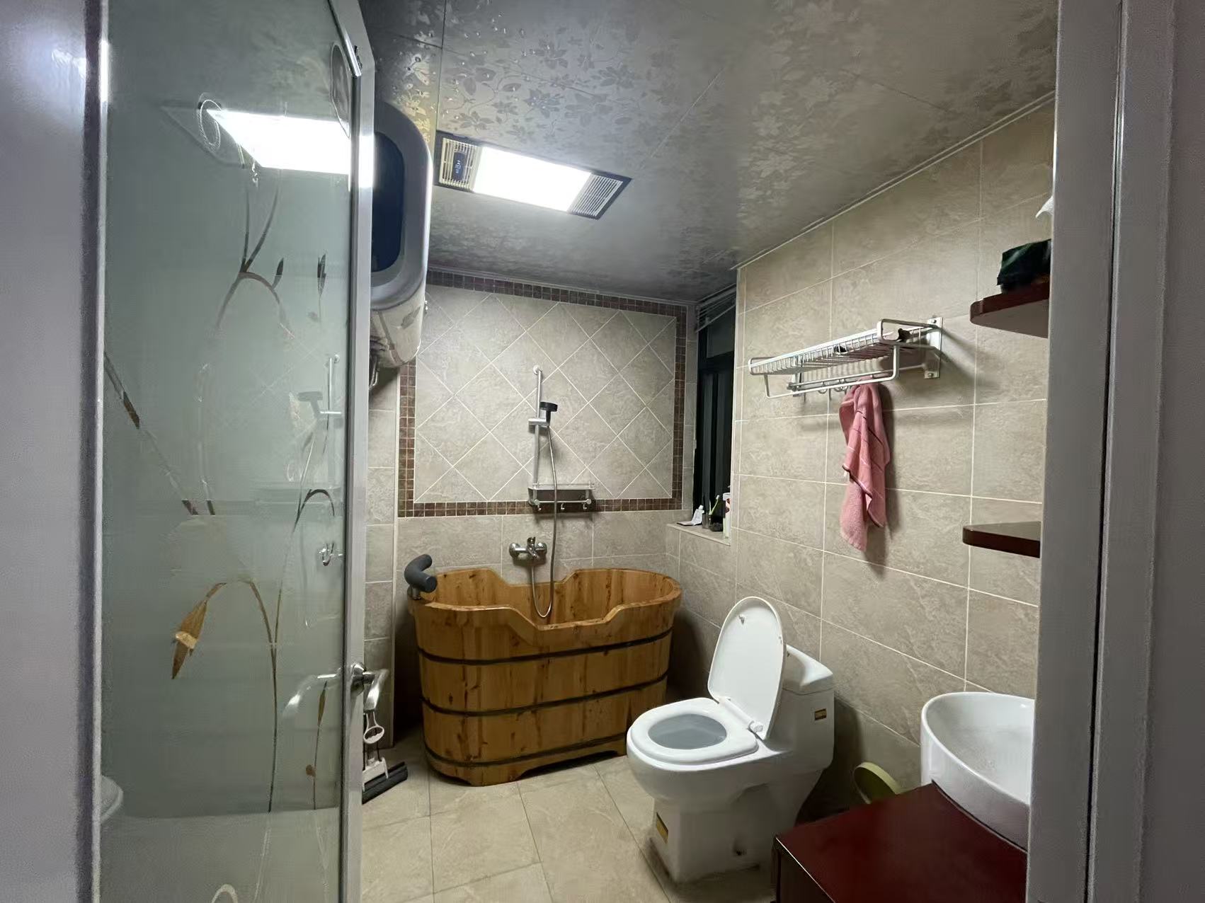 上城世家 3室2厅2卫 2000.0元/月 上城世家 3室2厅2卫 2000.0元/月室内图