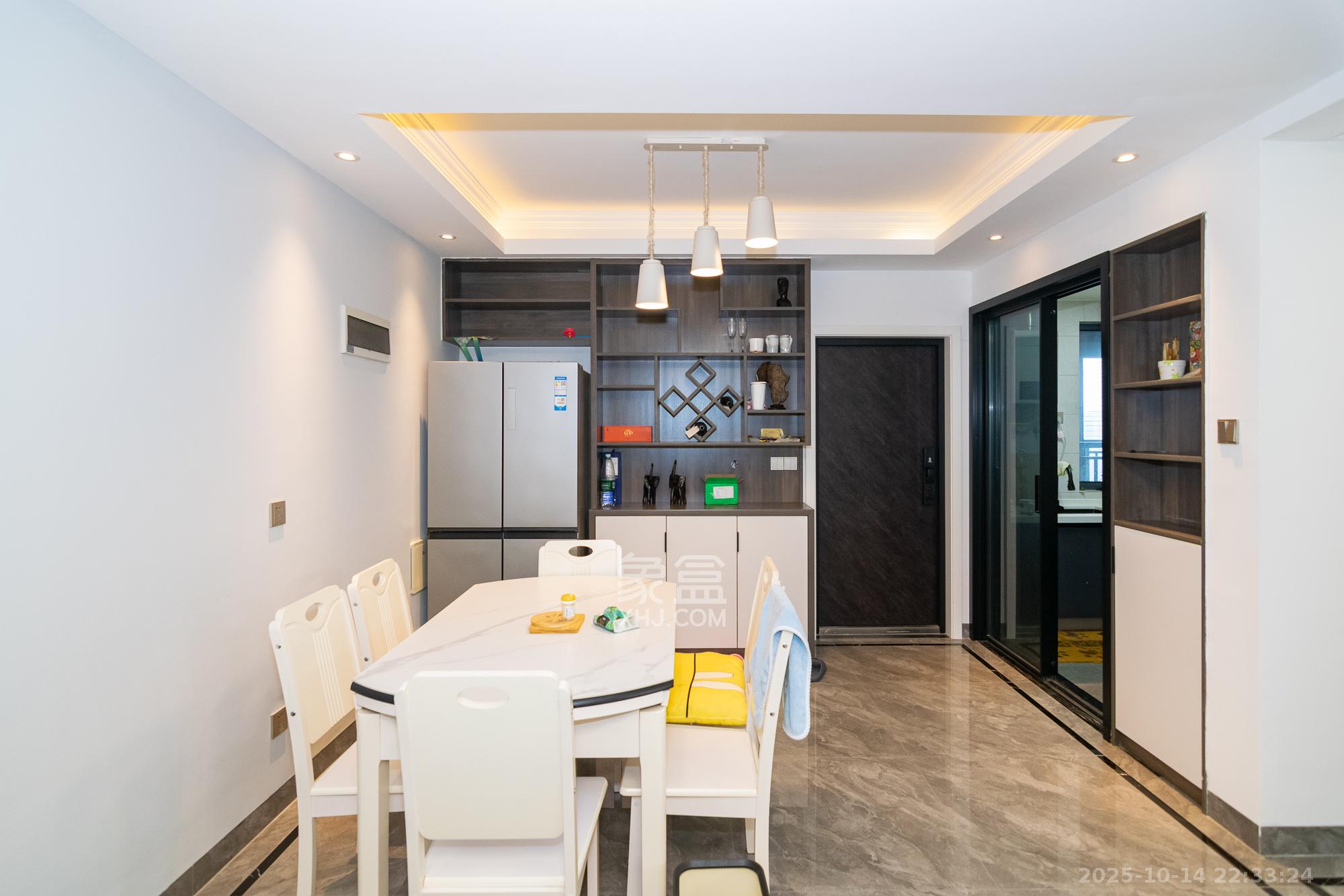 澳海月亮湾 3室2厅1卫 82.0万 澳海月亮湾 3室2厅1卫 82.0万客厅