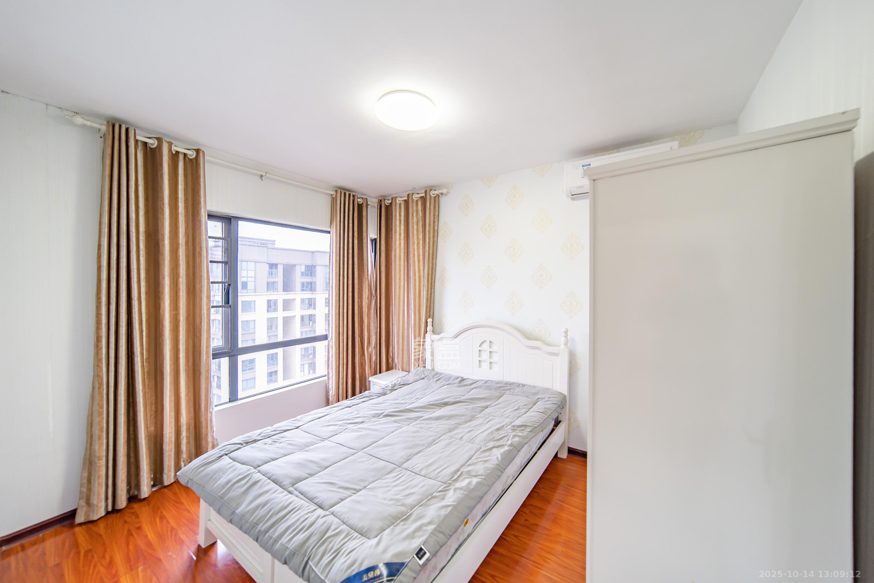 湘熙水郡（观澜海赋家园）  4室2厅2卫    160.0万卧室