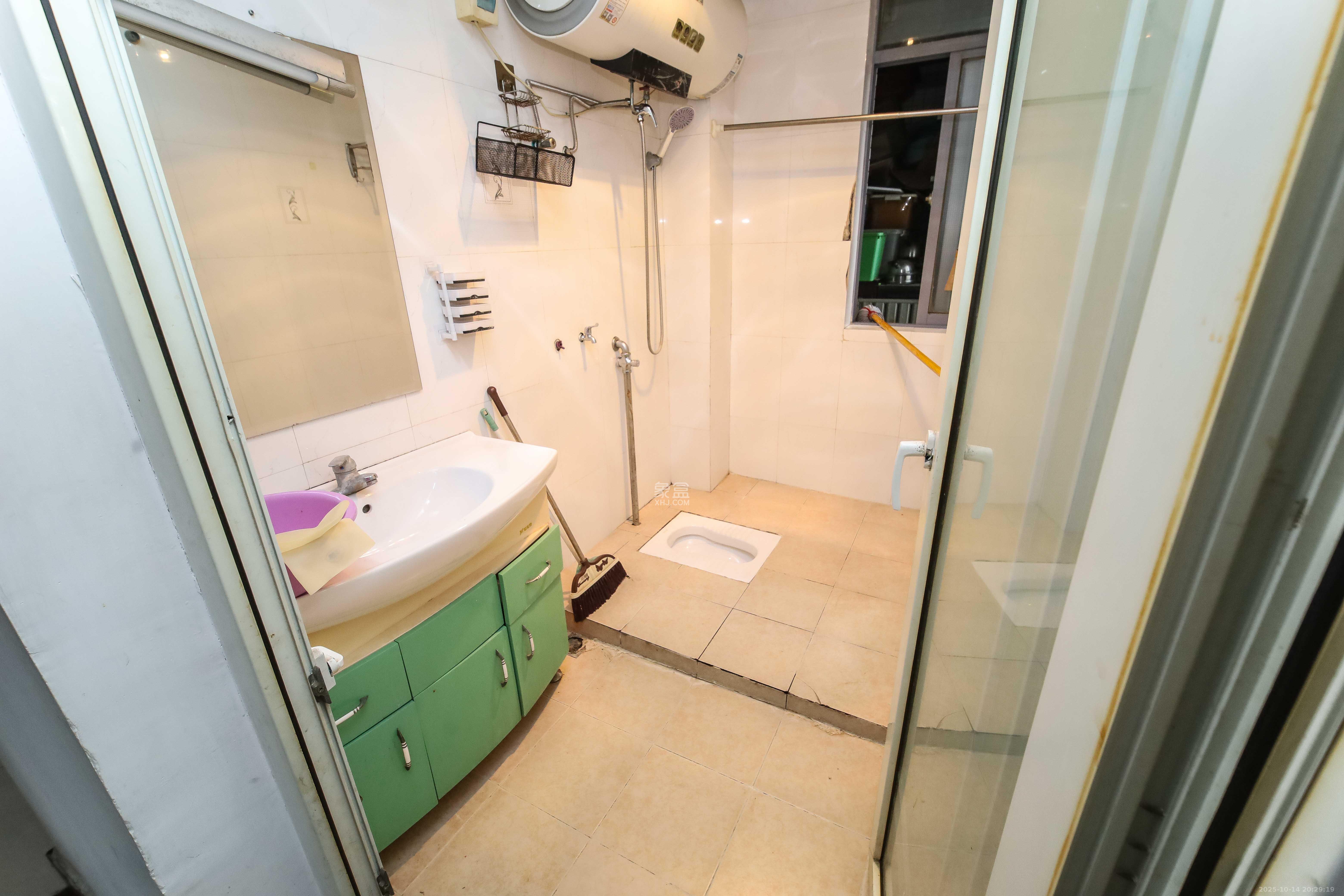 银港水晶城  2室2厅1卫    68.0万卫生间