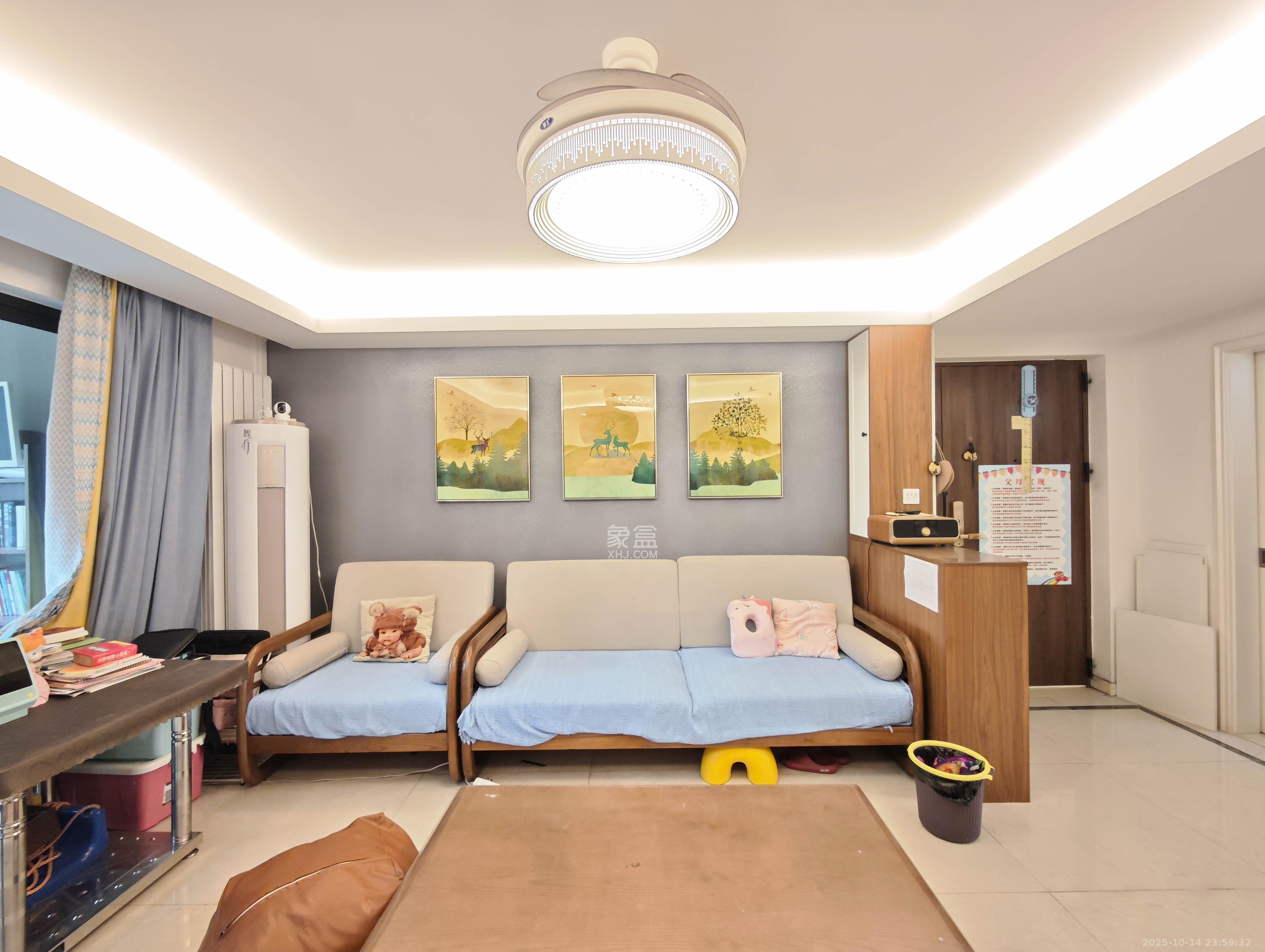 万科魅力之城观澜里 4室2厅2卫 175.0万 万科魅力之城观澜里 4室2厅2卫 175.0万客厅