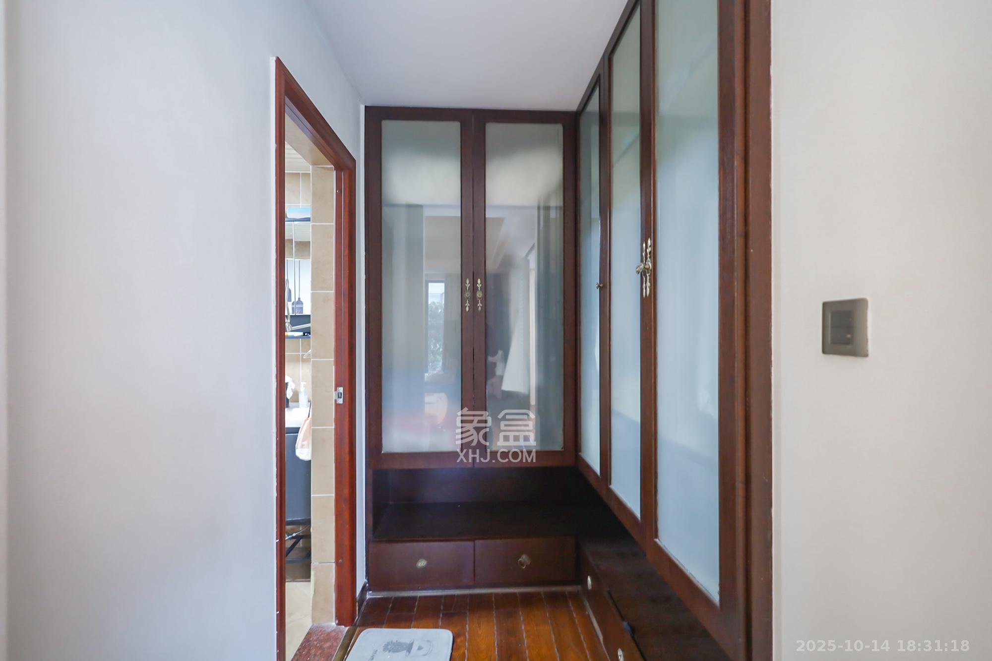 西山汇景一、二期 4室2厅2卫 240.0万 西山汇景一、二期 4室2厅2卫 240.0万其他