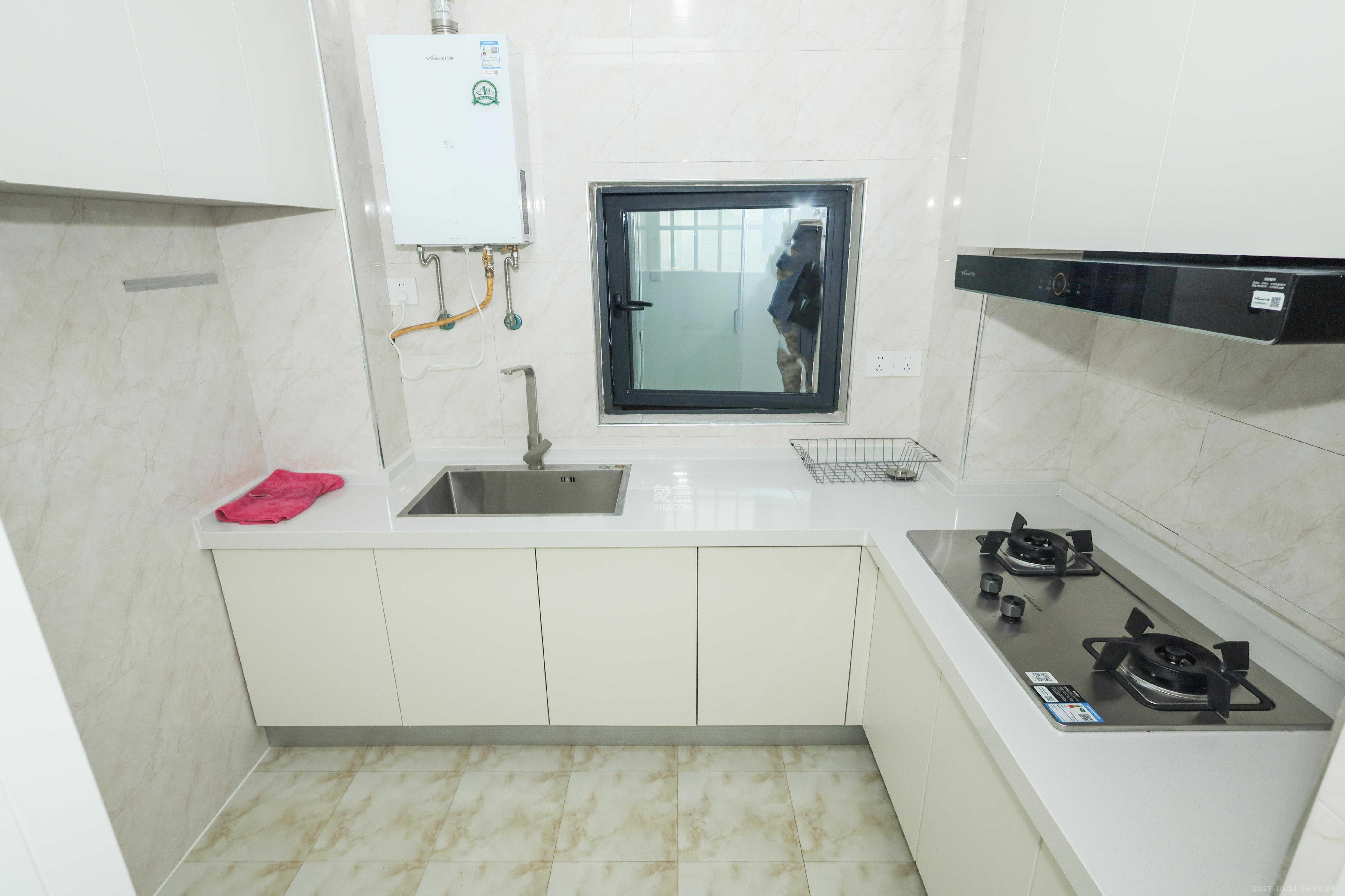 天元涉外景园B区 3室2厅2卫 88.8万 天元涉外景园B区 3室2厅2卫 88.8万厨房