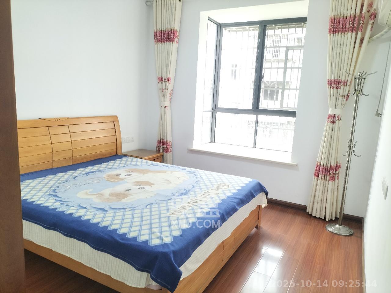 园艺小区 3室2厅2卫 2100.0元/月 园艺小区 3室2厅2卫 2100.0元/月室内图