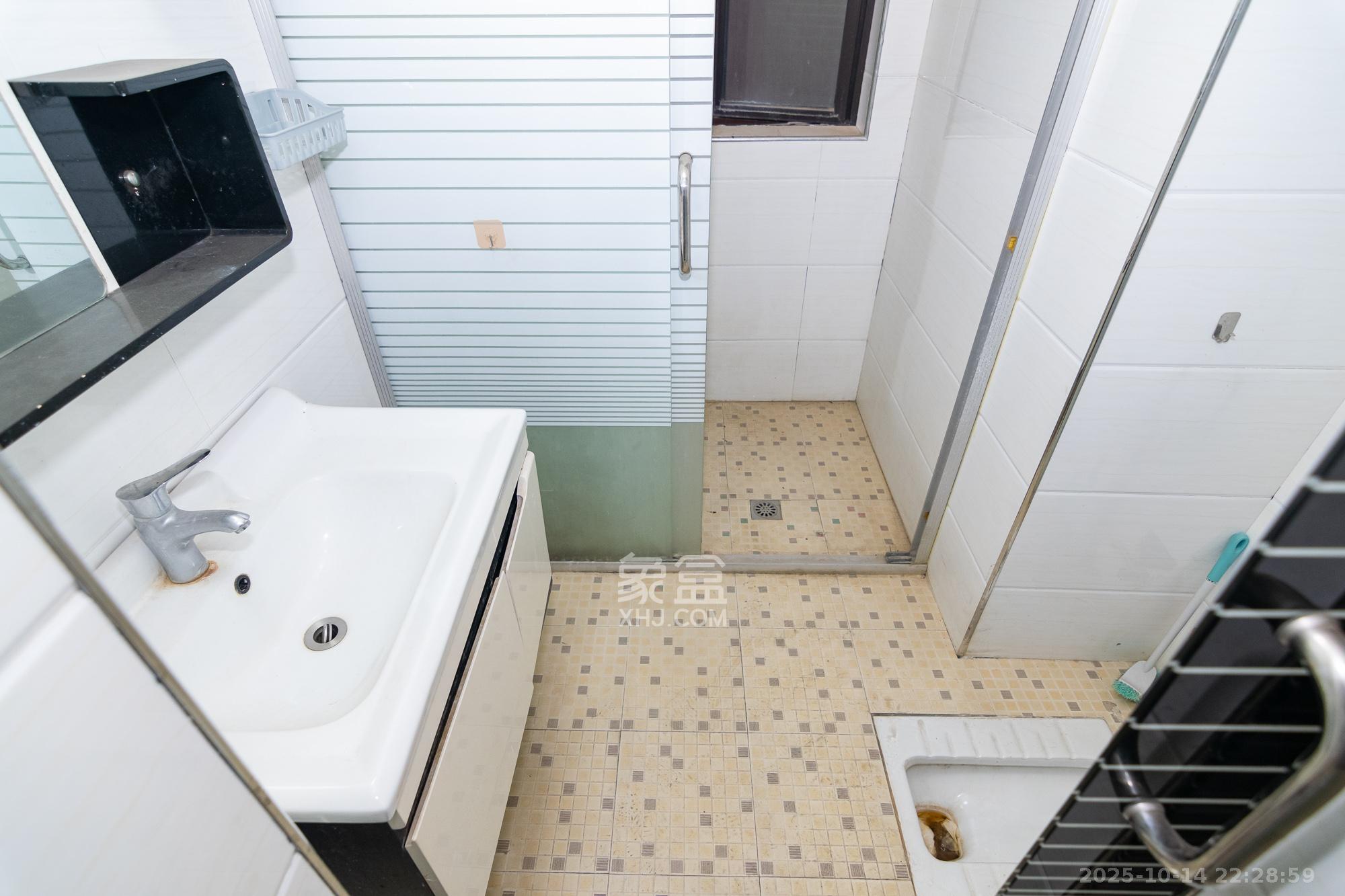 新城国际花都  2室2厅1卫    42.0万卫生间