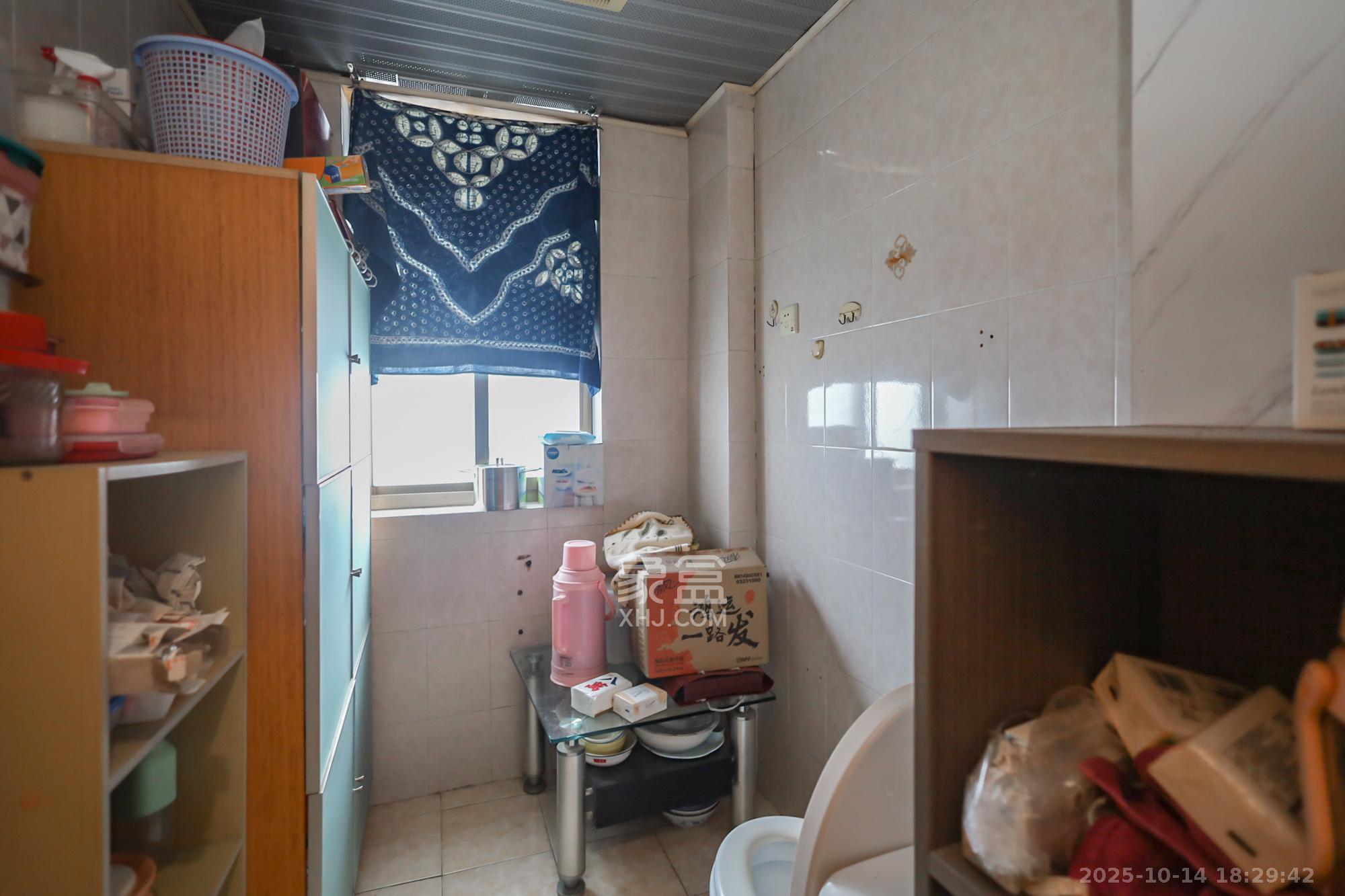 岳麓区交警支队宿舍  3室2厅2卫    130.0万 岳麓区交警支队宿舍  3室2厅2卫    130.0万卫生间