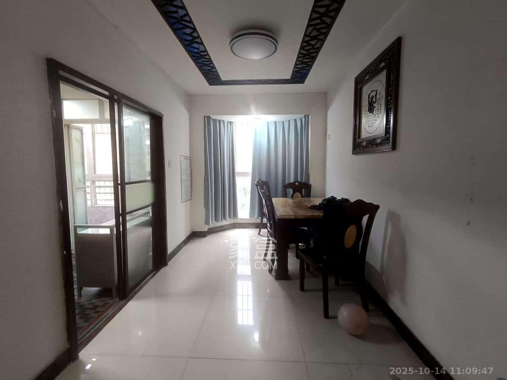 山水庭院  3室2厅2卫    2100.0元/月室内图