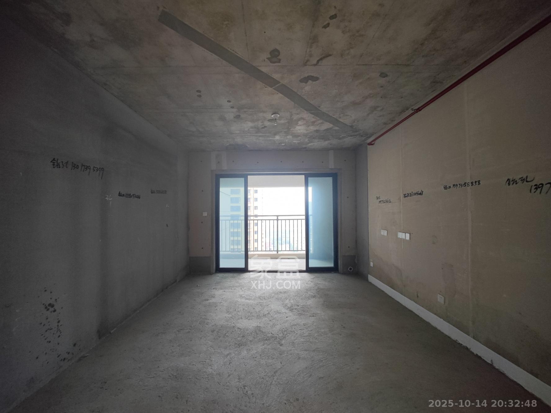 阳光城尚东湾凌云府  3室2厅2卫    101.0万客厅