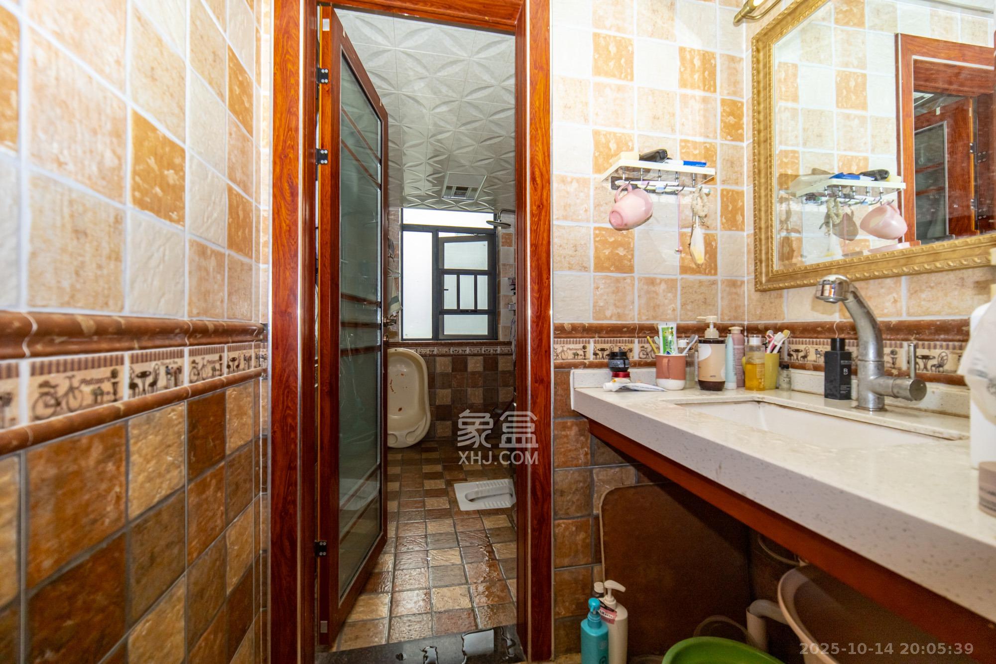 圣爵菲斯  4室2厅2卫    127.0万 圣爵菲斯  4室2厅2卫    127.0万卫生间