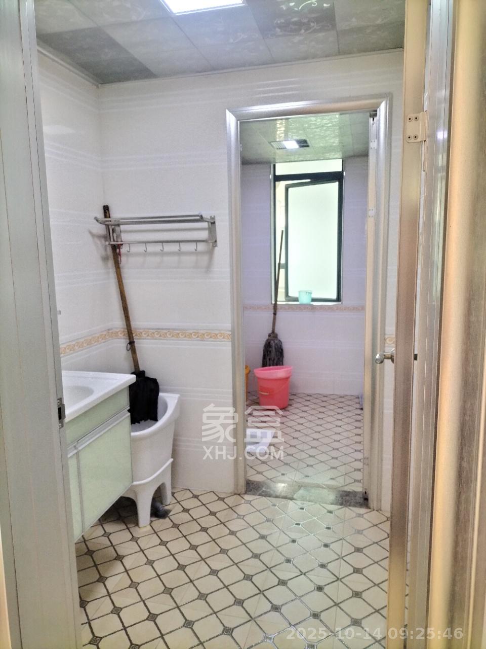 园艺小区  3室2厅2卫    2100.0元/月室内图