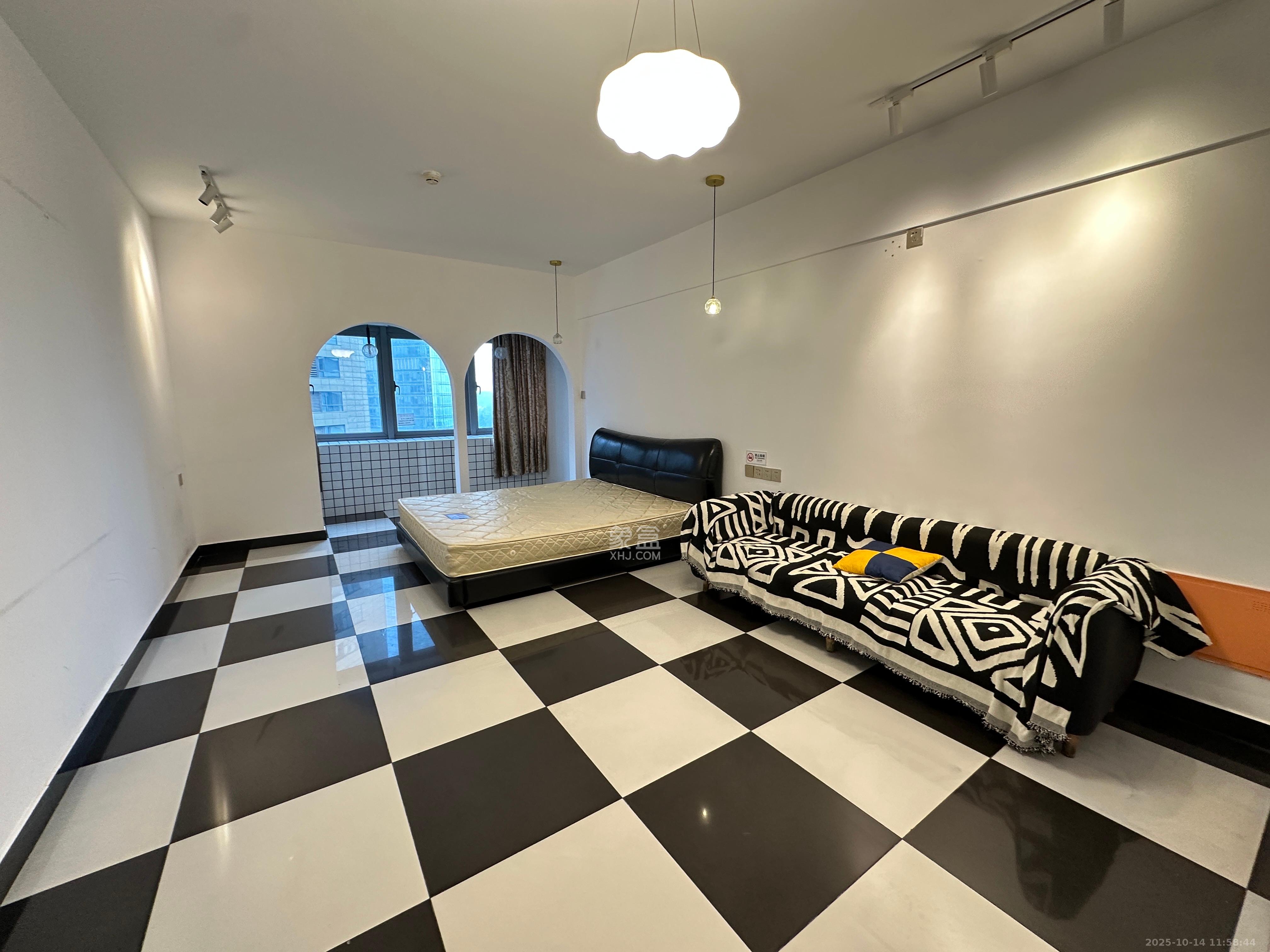 保利国际广场  1室1厅1卫    1800.0元/月