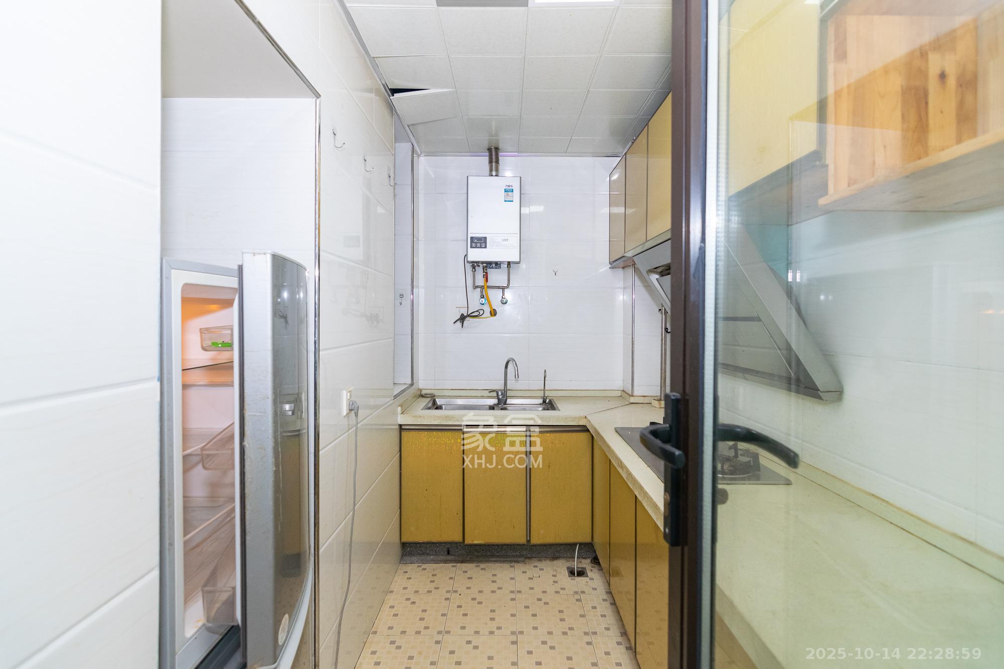 新城国际花都  2室2厅1卫    42.0万厨房