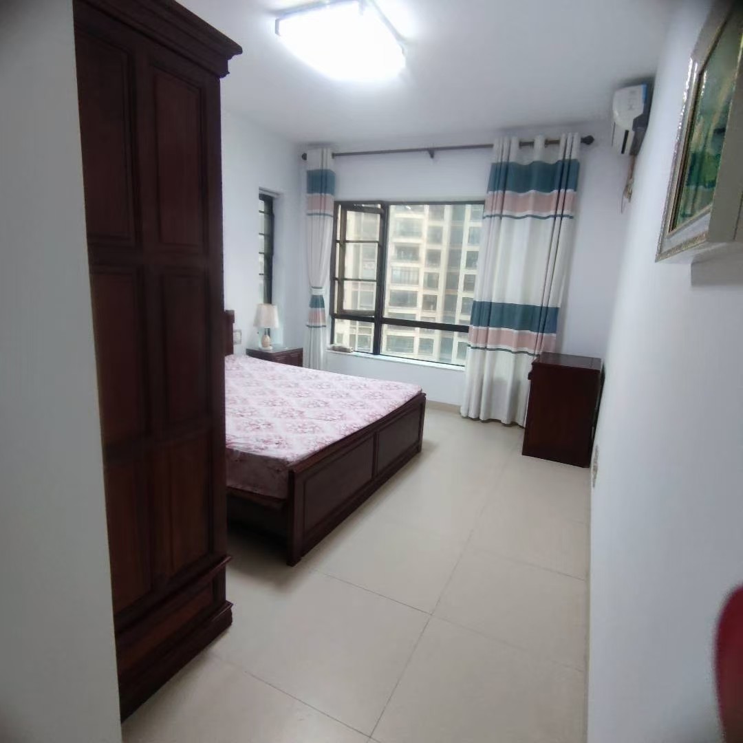 和风江岸  3室2厅2卫    3300.0元/月