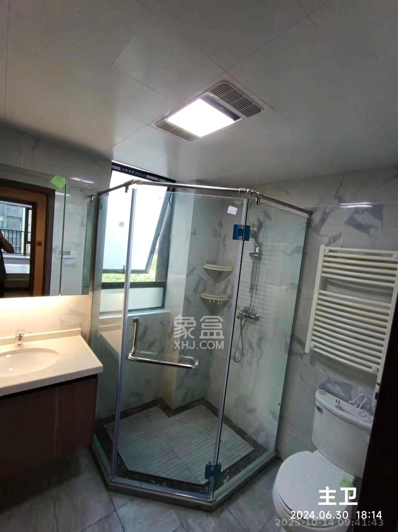 绿地V岛  4室2厅2卫    4300.0元/月室内图