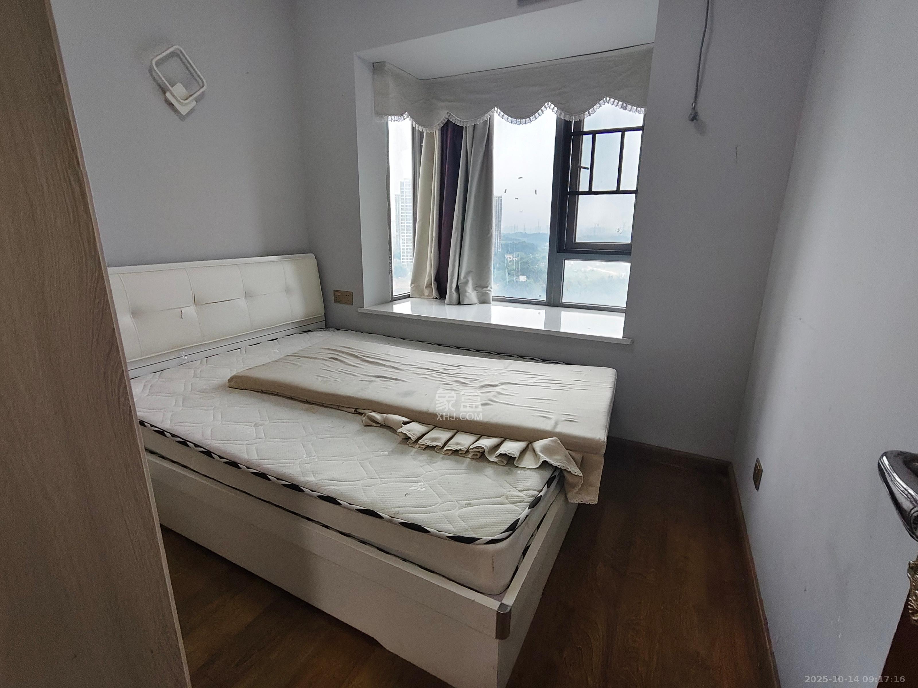 钱隆世家  4室2厅2卫    2800.0元/月室内图