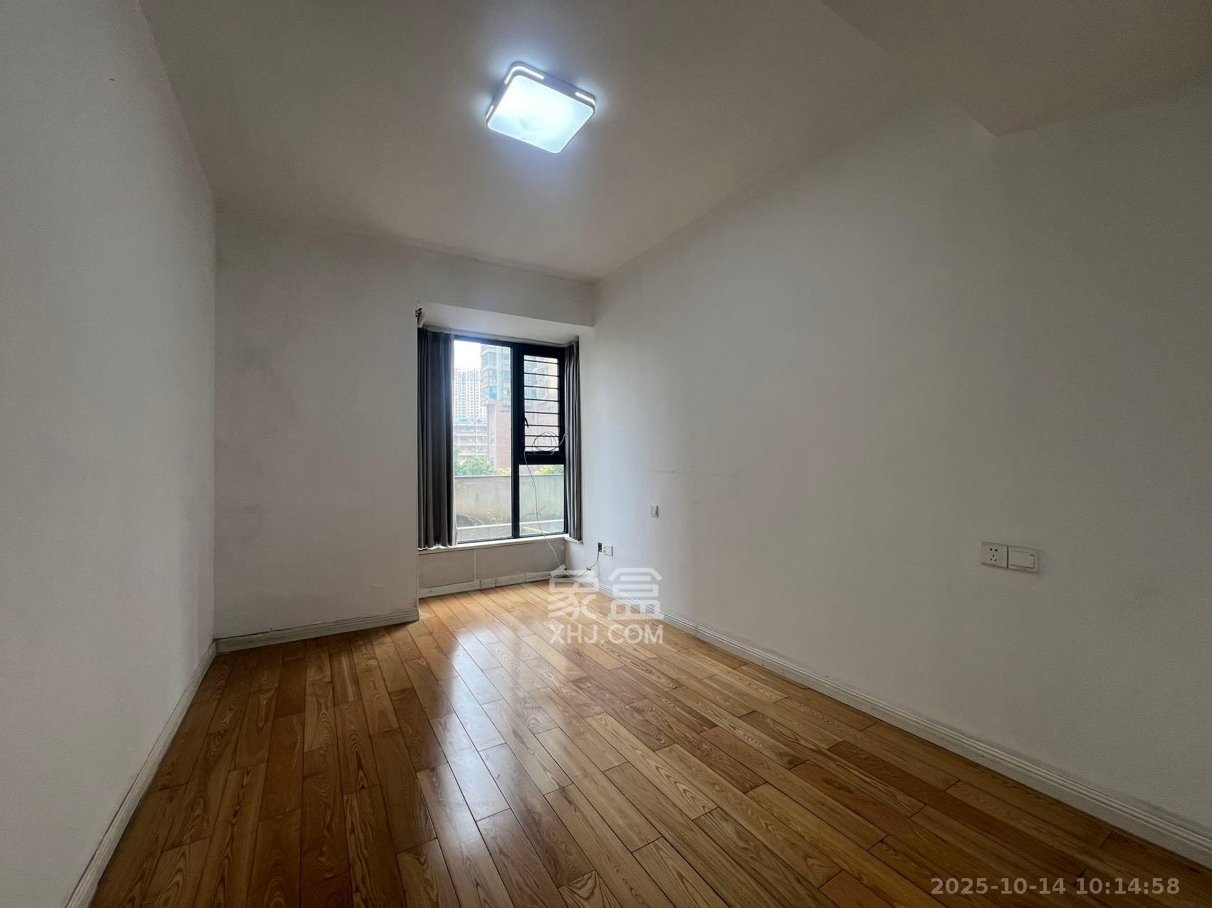 藏珑湖上国际花园 3室2厅2卫 3200.0元/月 藏珑湖上国际花园 3室2厅2卫 3200.0元/月室内图