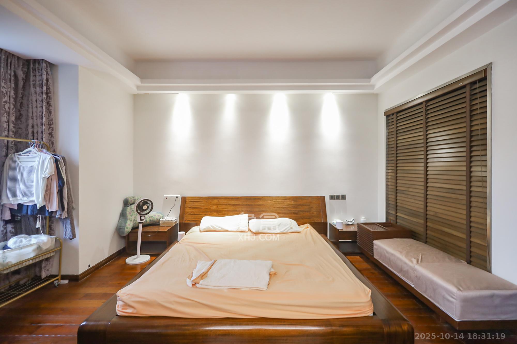 西山汇景一、二期 4室2厅2卫 240.0万 西山汇景一、二期 4室2厅2卫 240.0万卧室