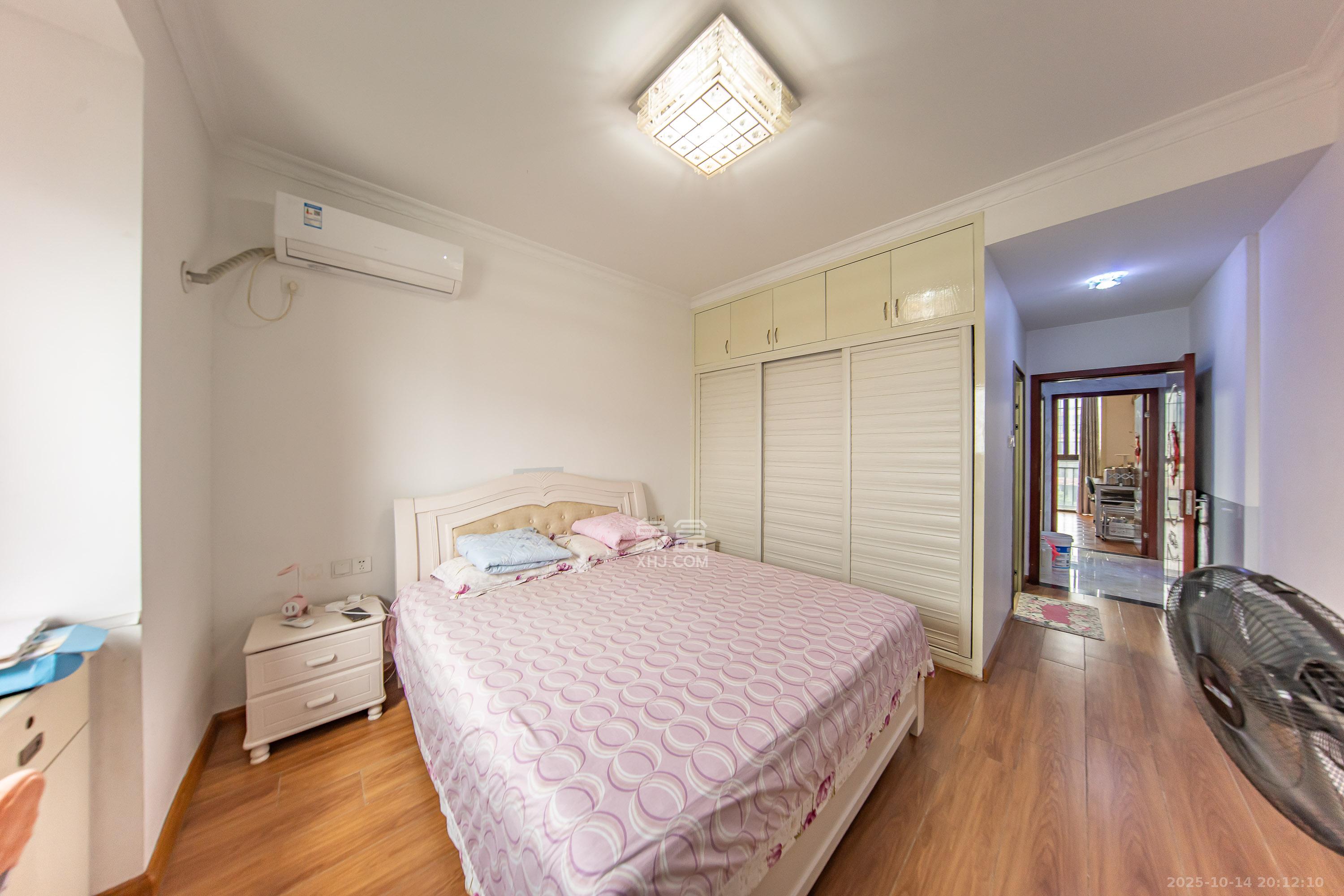 卓越麓山别墅（麓山峰境产权麓山花苑）  3室2厅2卫    70.88万卧室