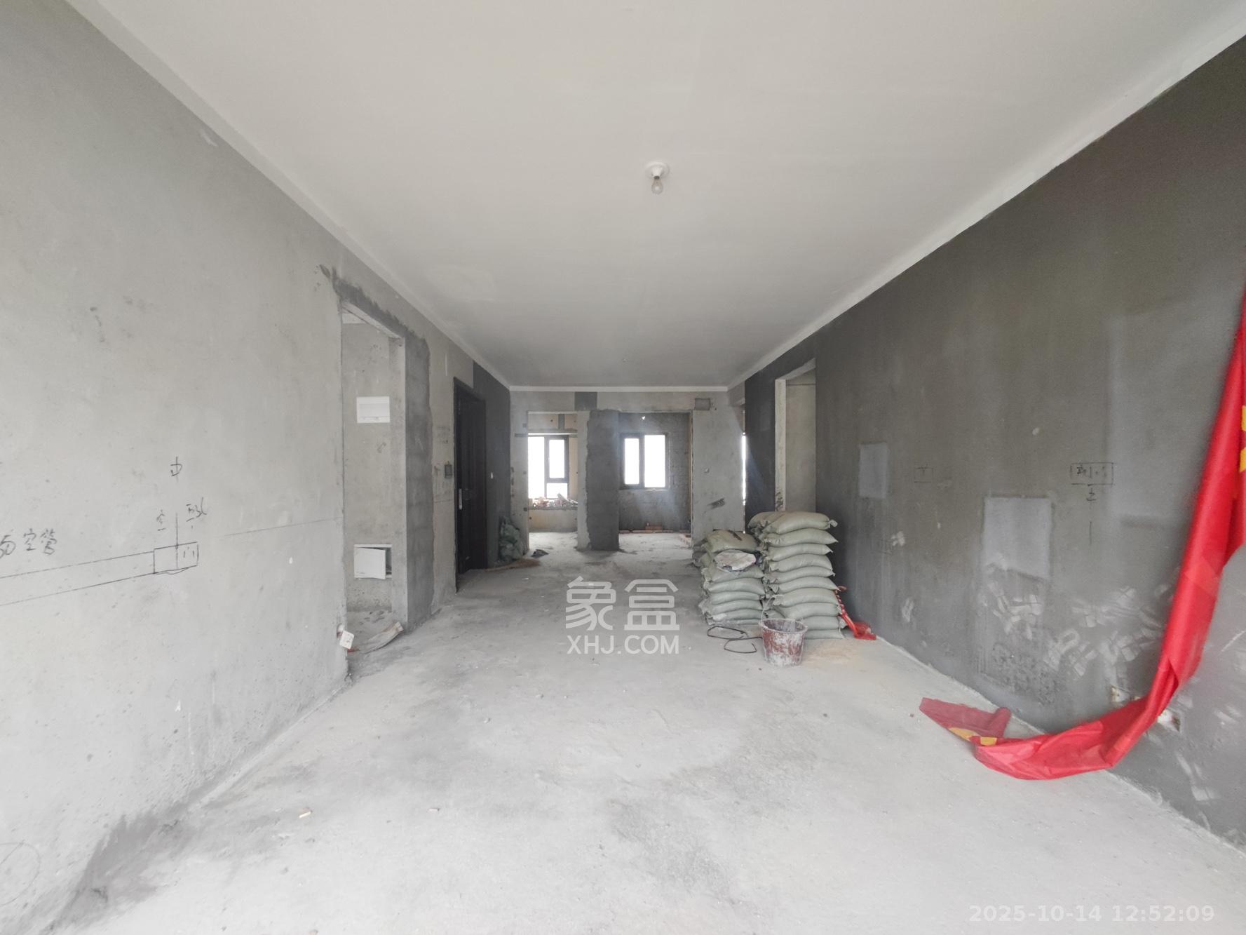 远洋红星天铂一期  4室2厅2卫    140.0万