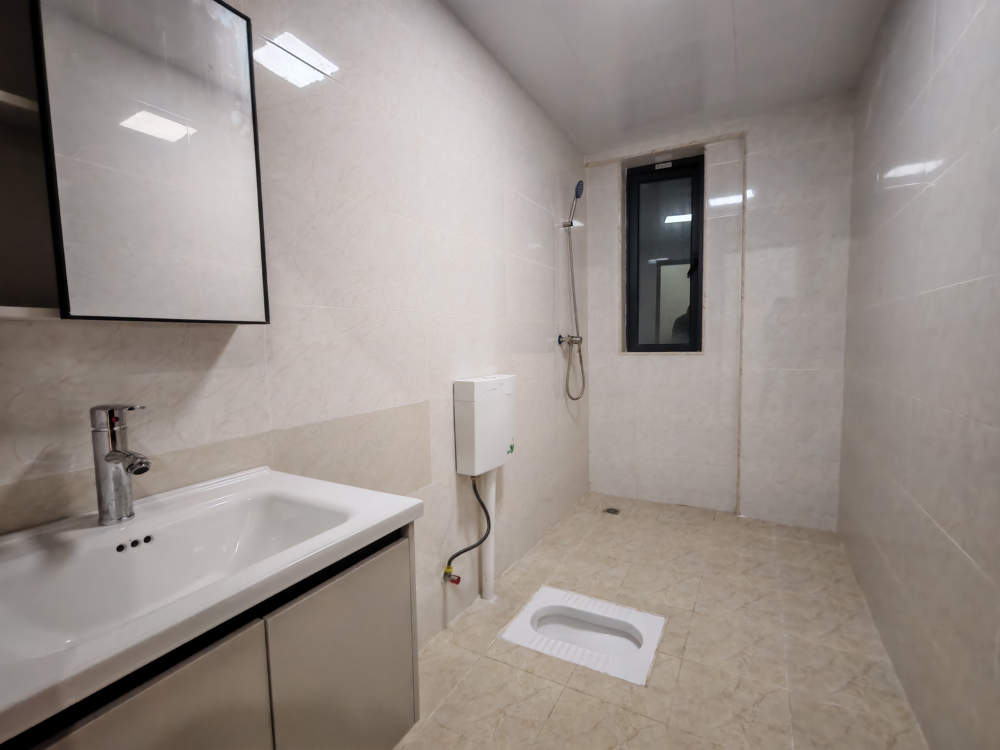 金龙苑  1室0厅0卫    129.0万客厅