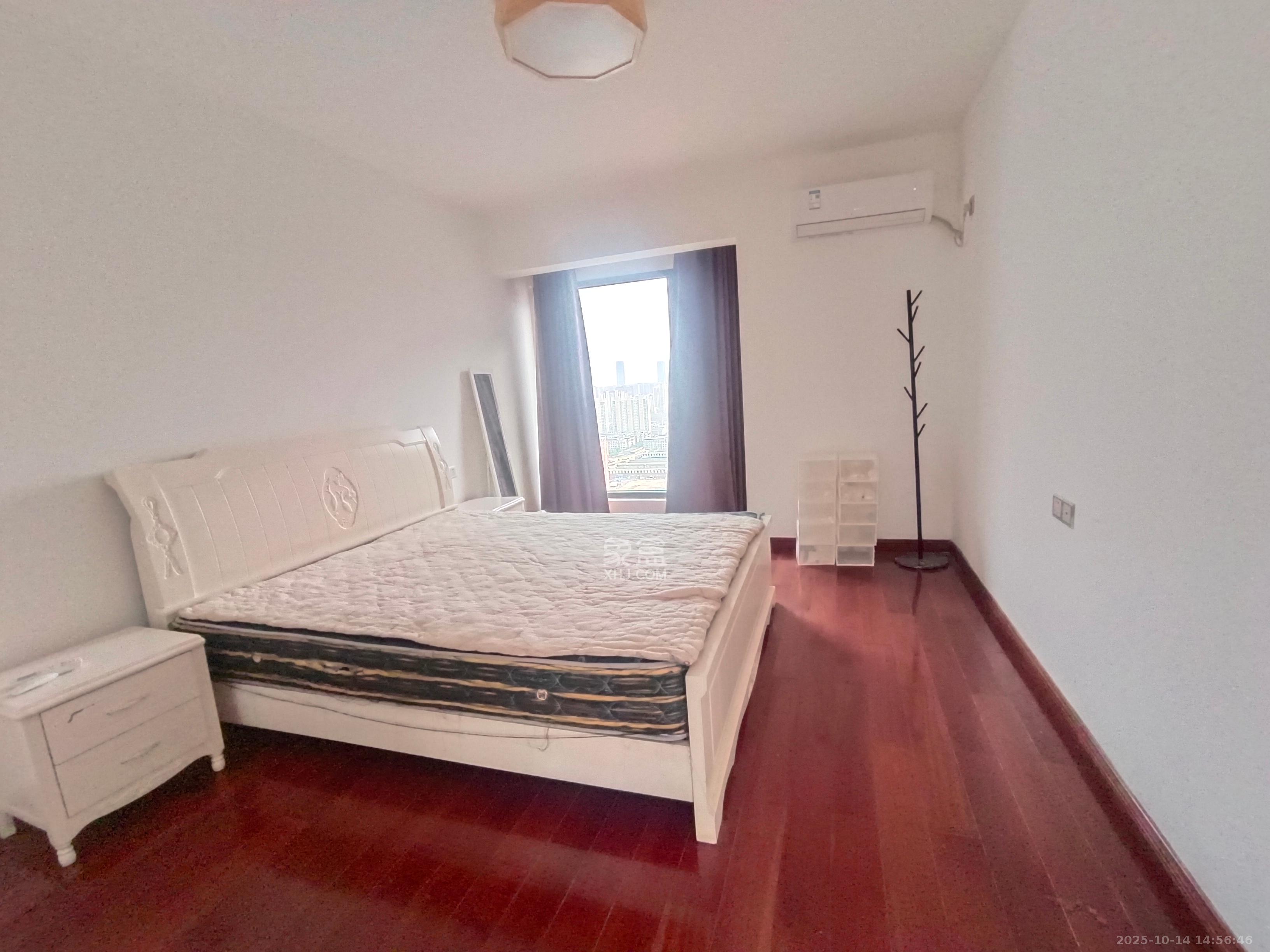 银港水晶城  3室2厅1卫    2700.0元/月 银港水晶城  3室2厅1卫    2700.0元/月室内图